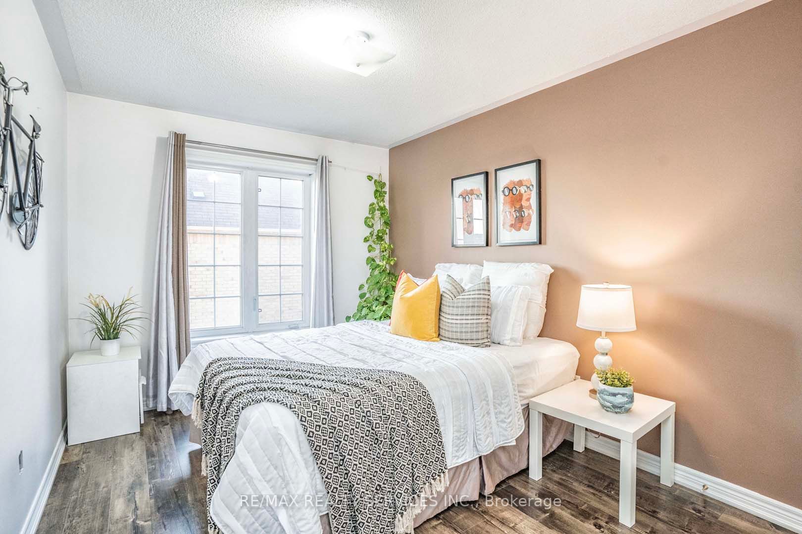 4 Urbana Rd