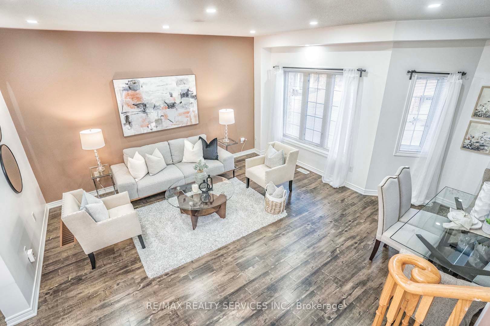 4 Urbana Rd