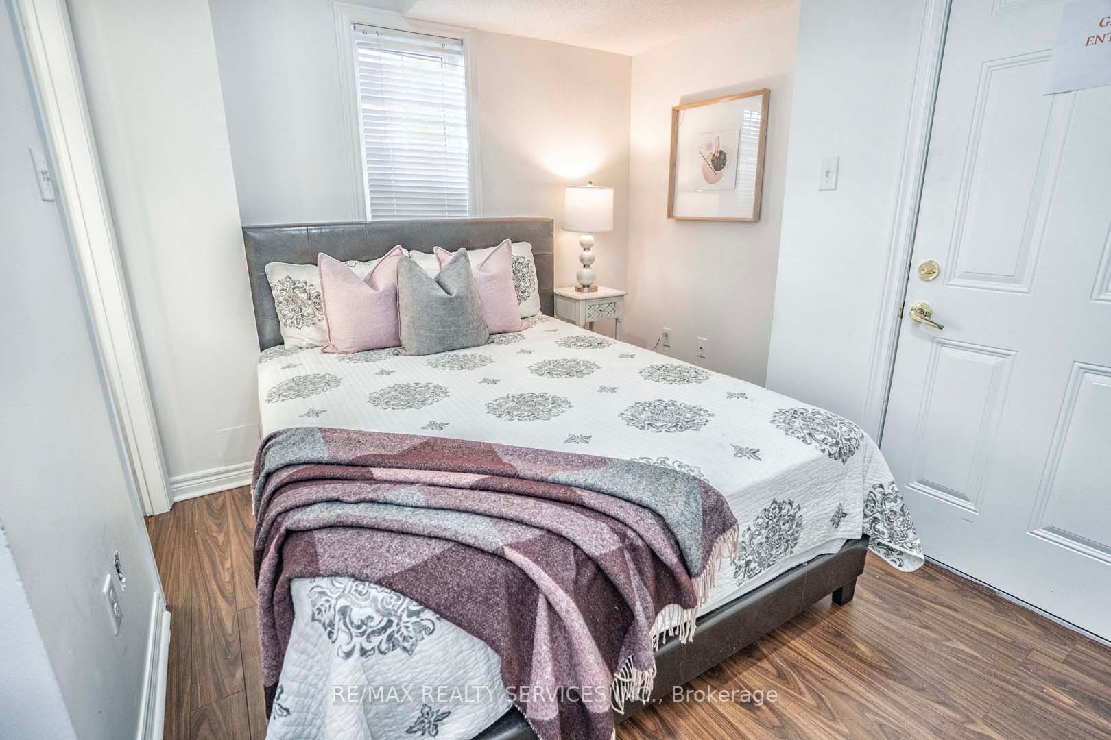 4 Urbana Rd