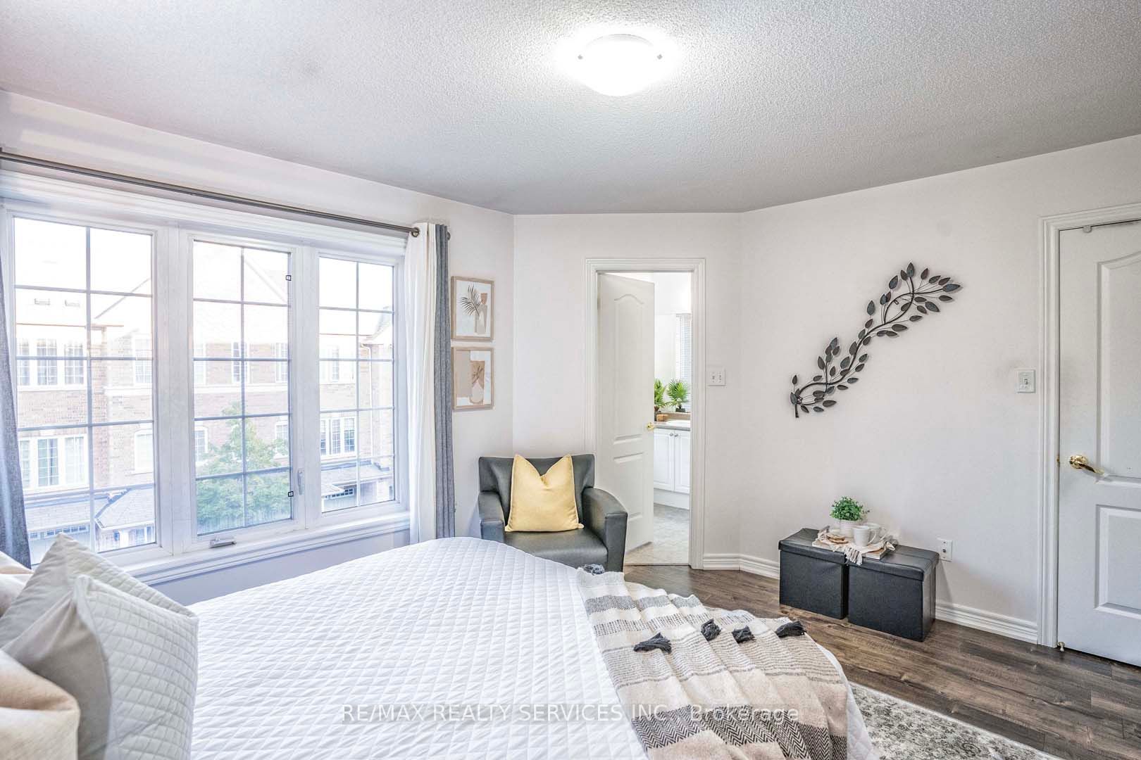 4 Urbana Rd