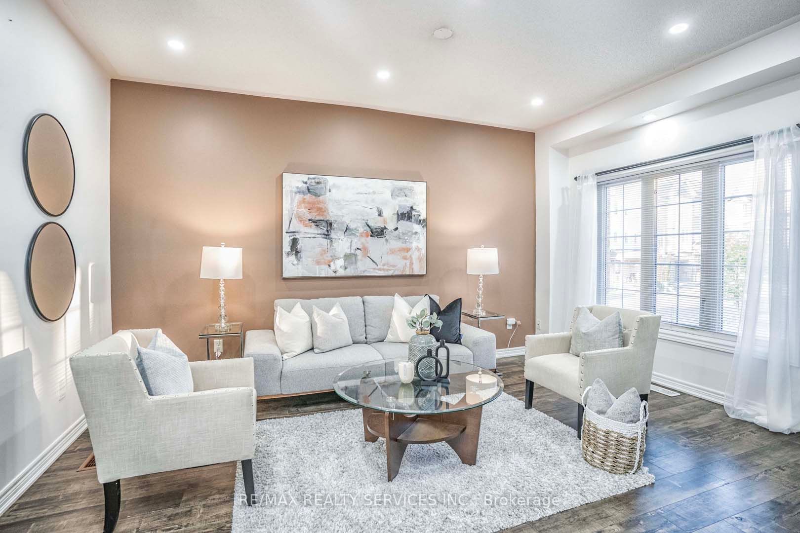 4 Urbana Rd