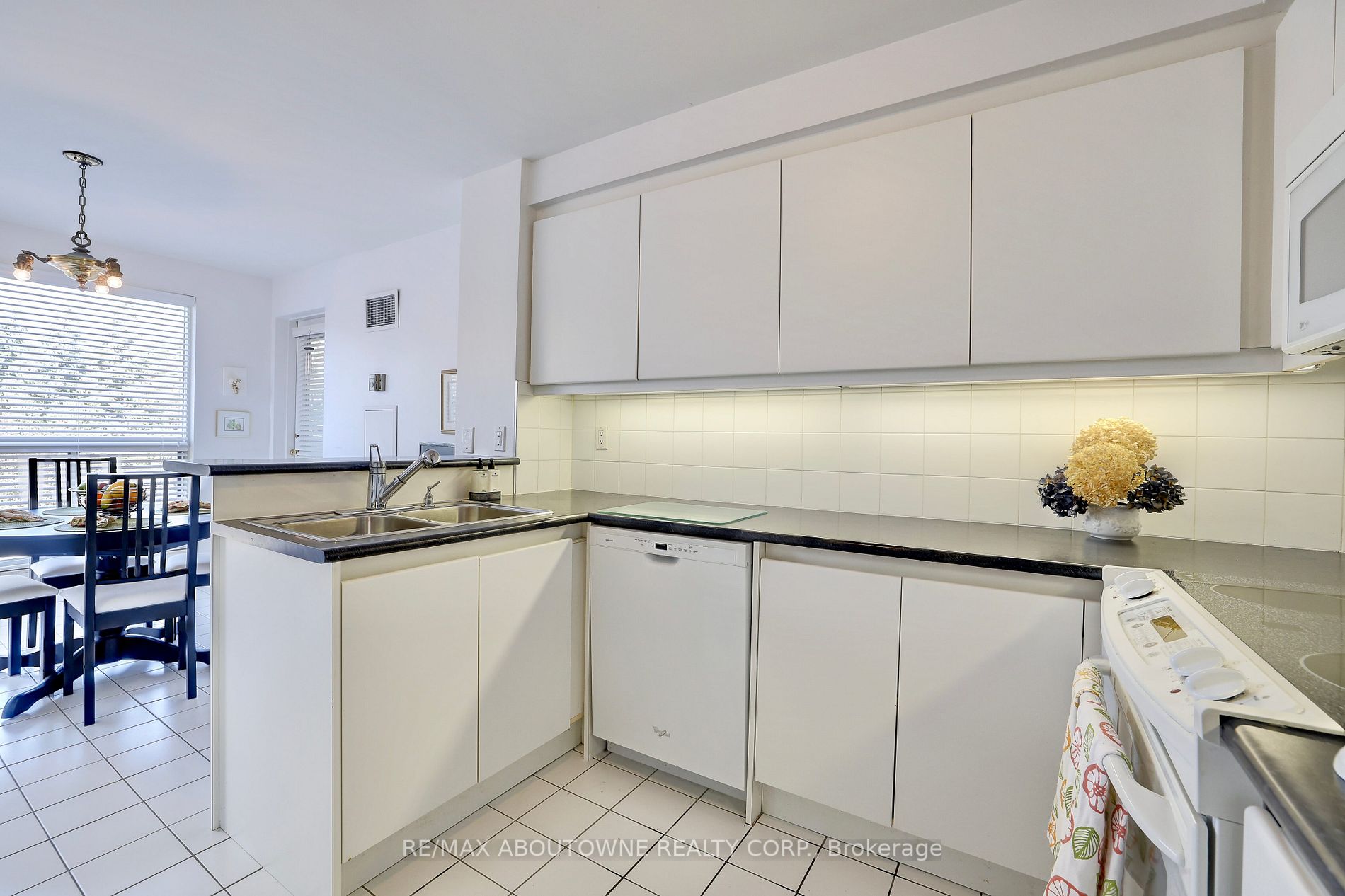 1800 The Collegeway, #203