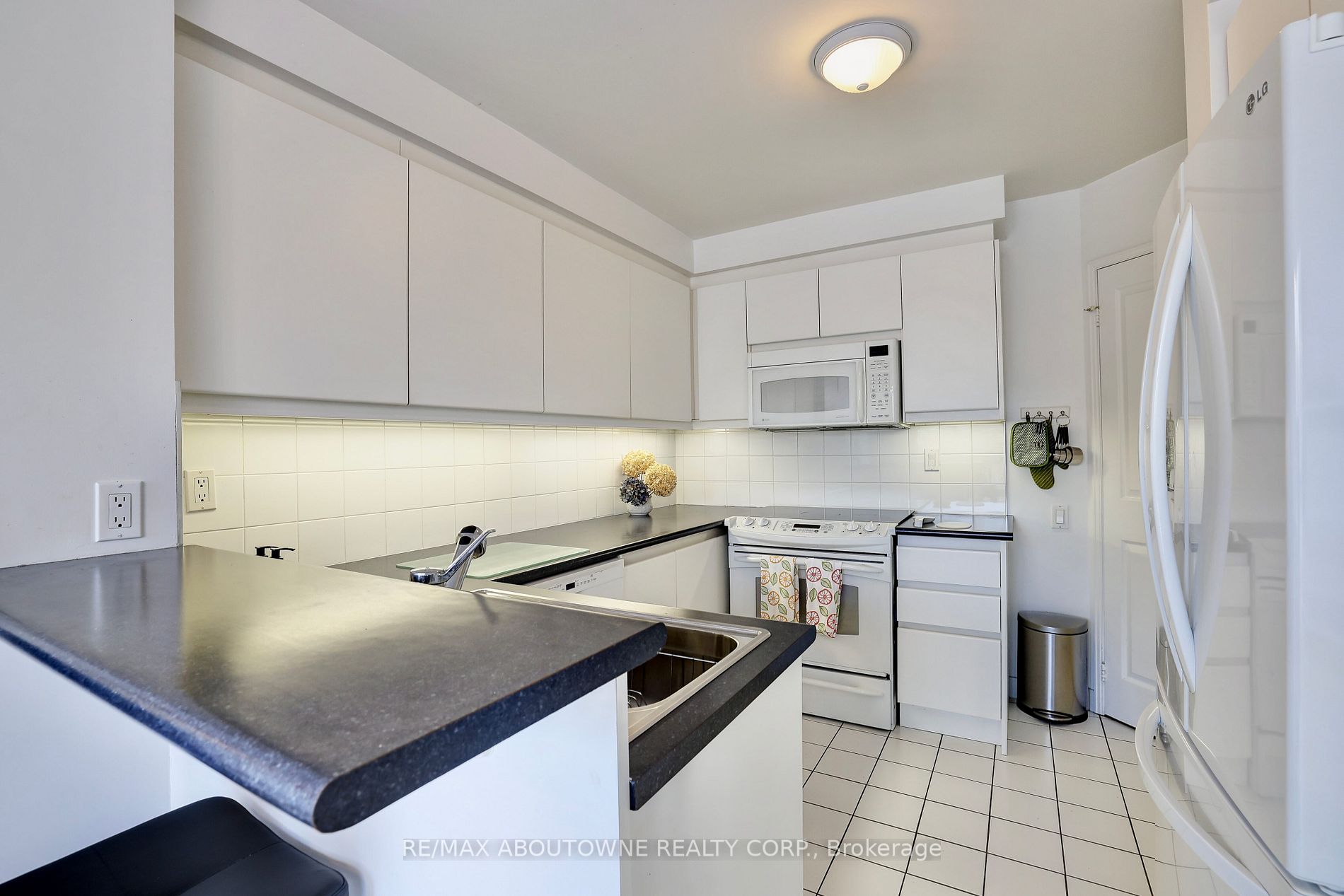 1800 The Collegeway, #203