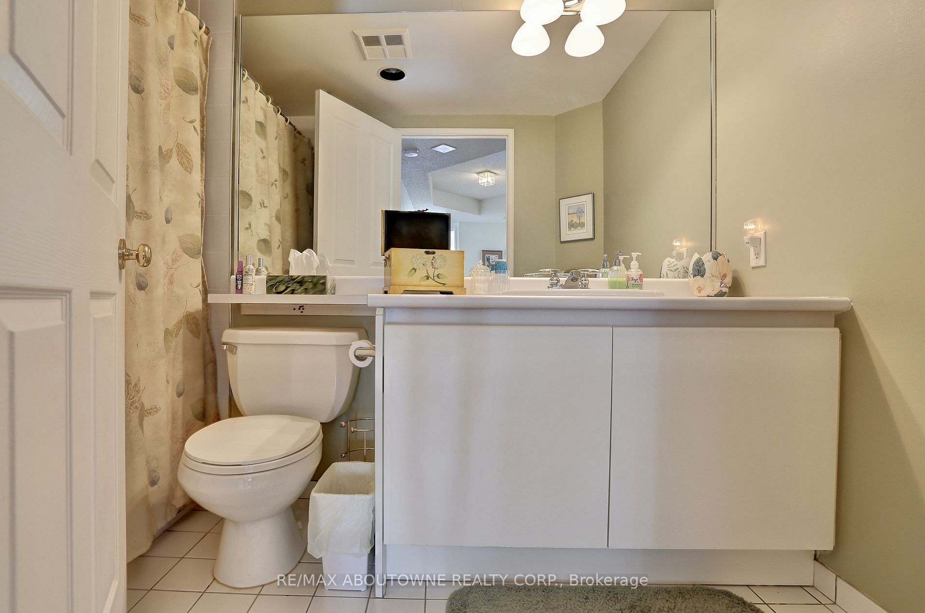 1800 The Collegeway, #203