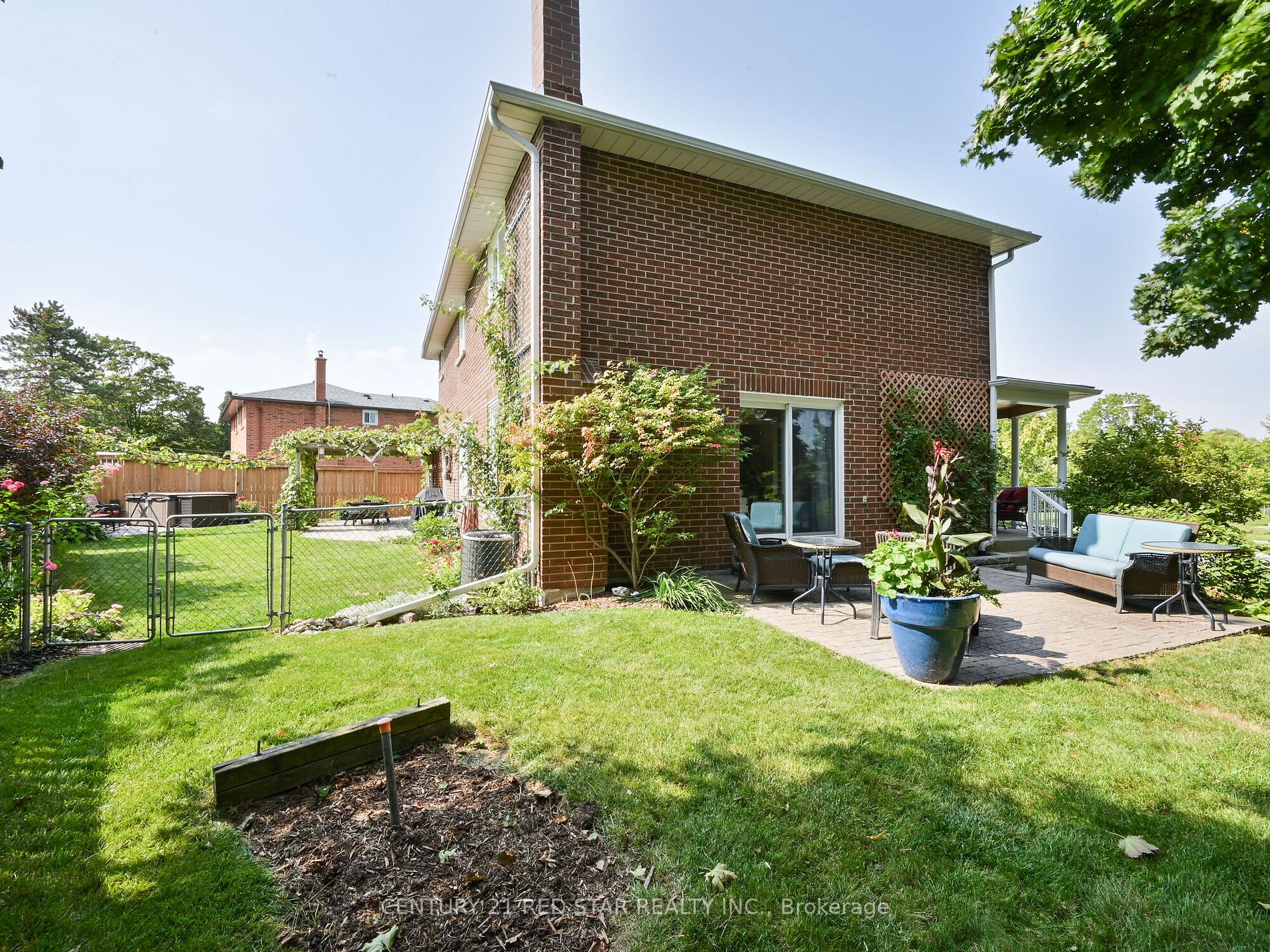240 Longwood Dr