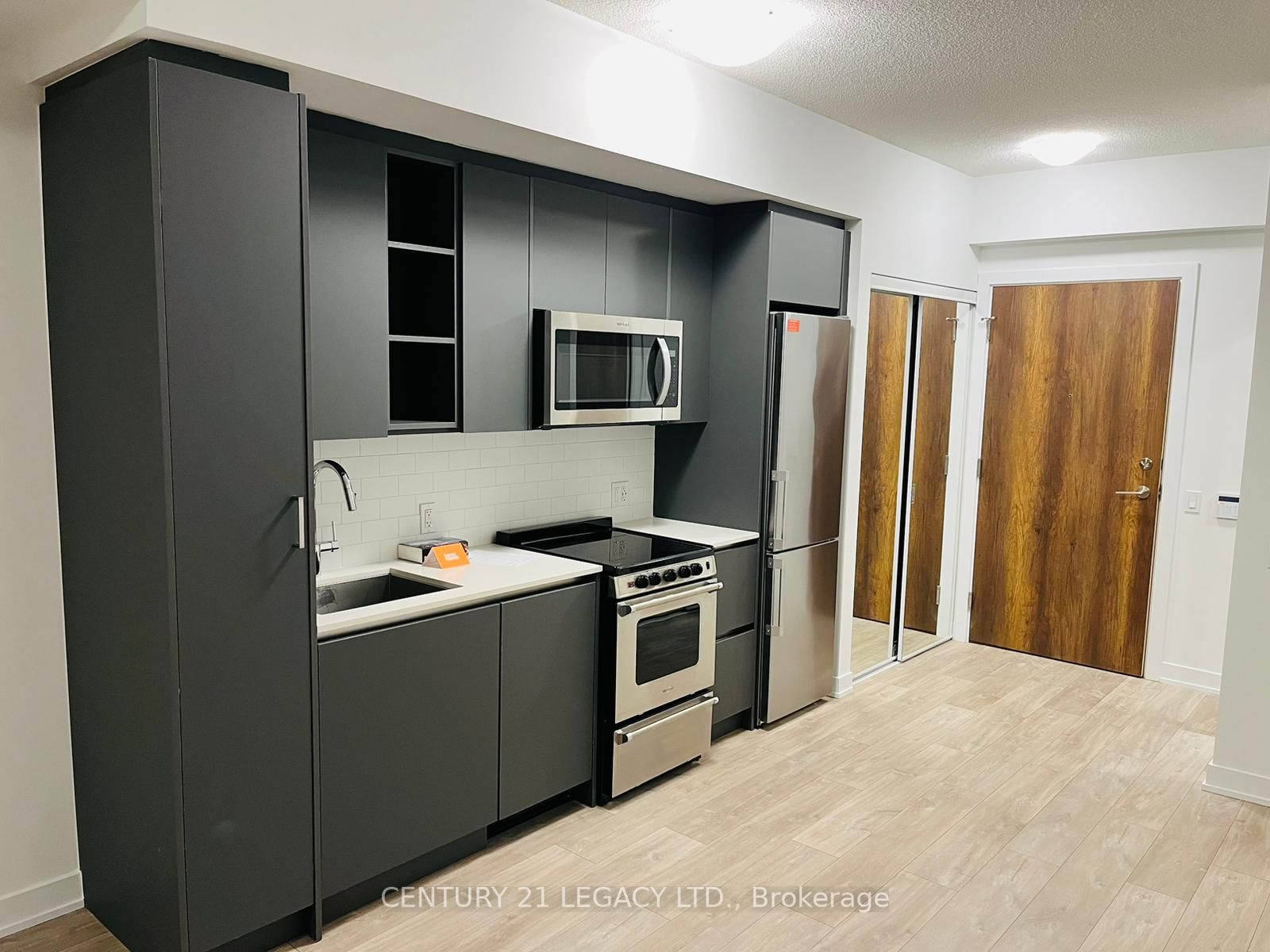 251 Manitoba St S, #1403