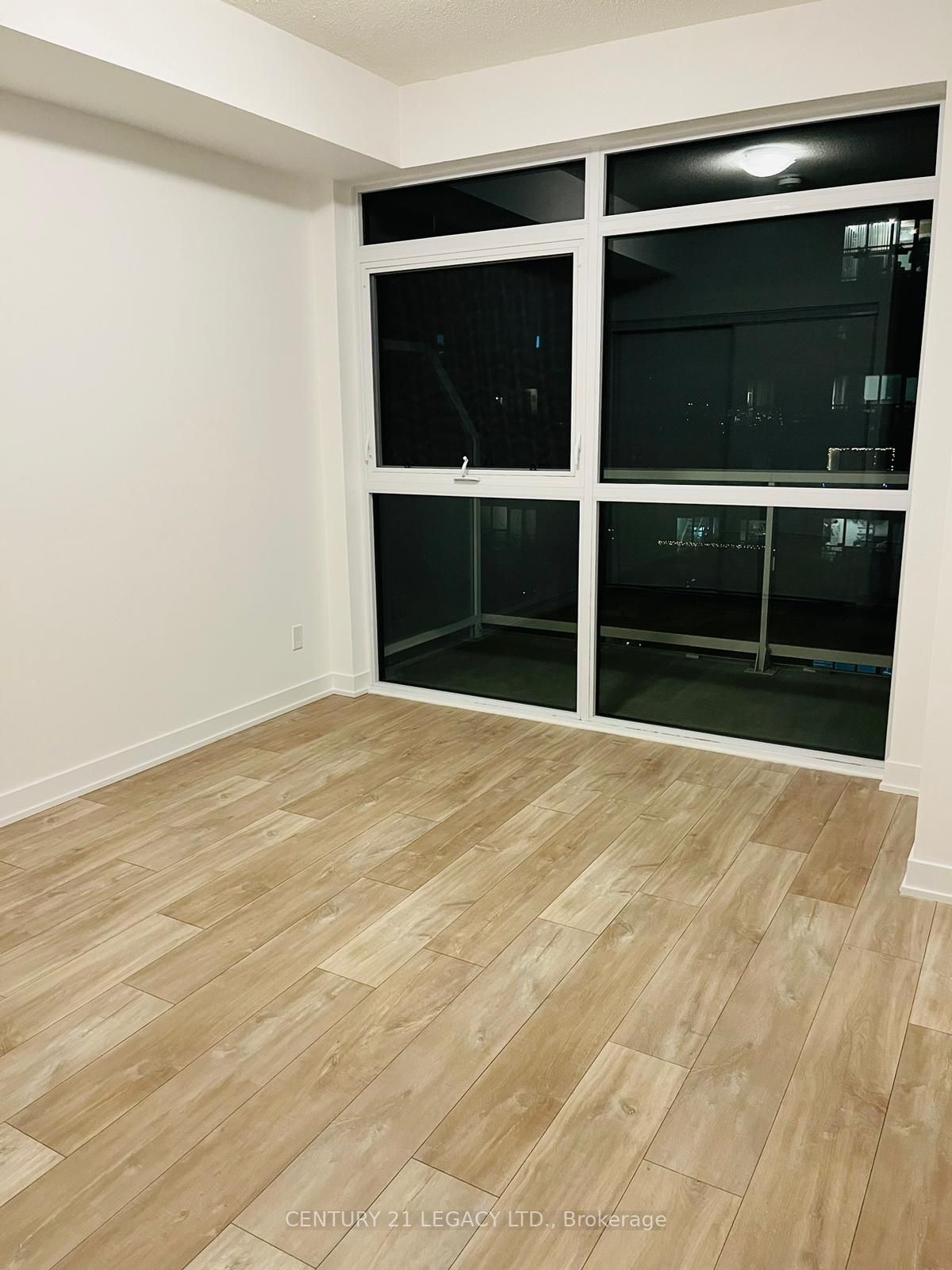 251 Manitoba St S, #1403