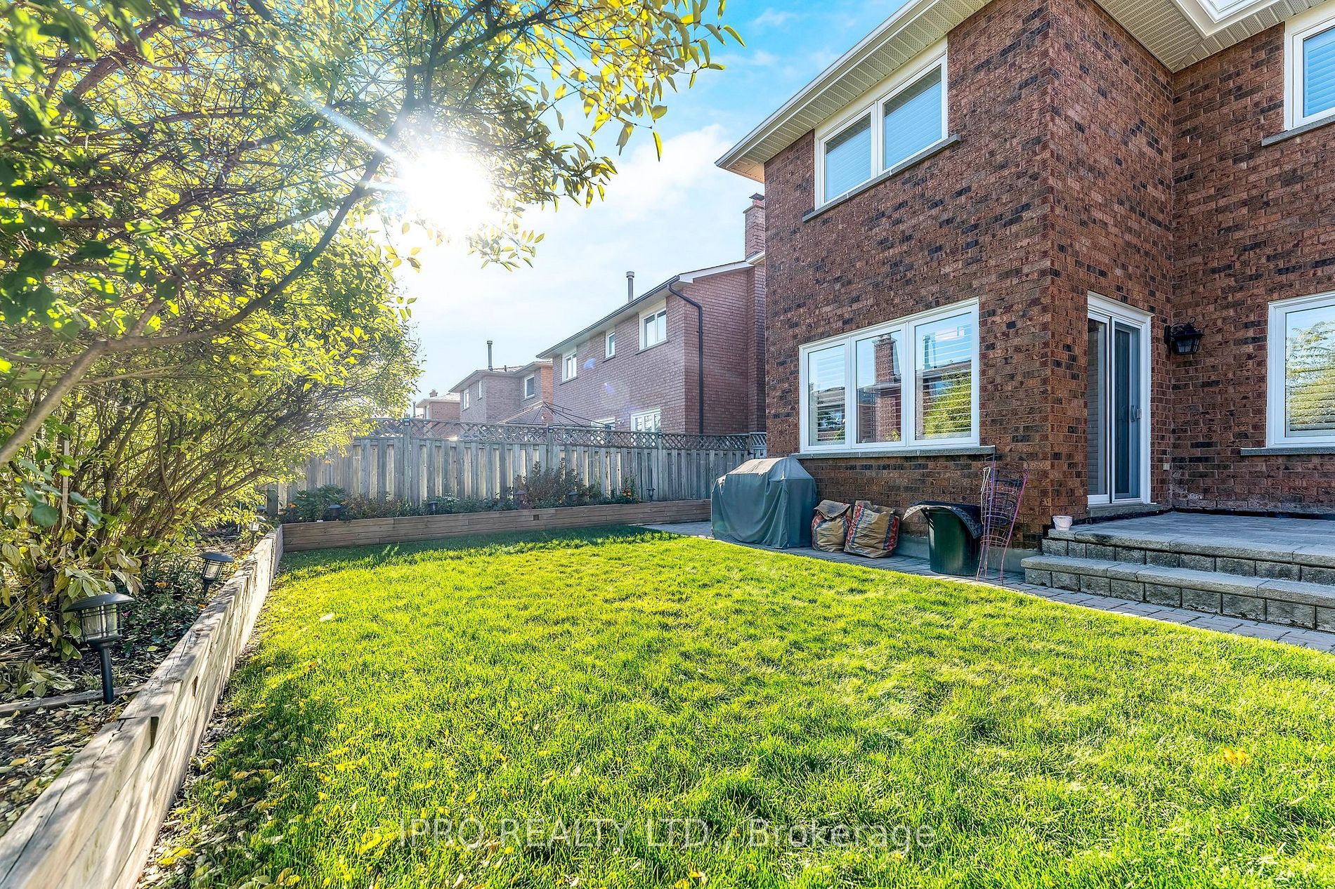 11 Turtlecreek Blvd E