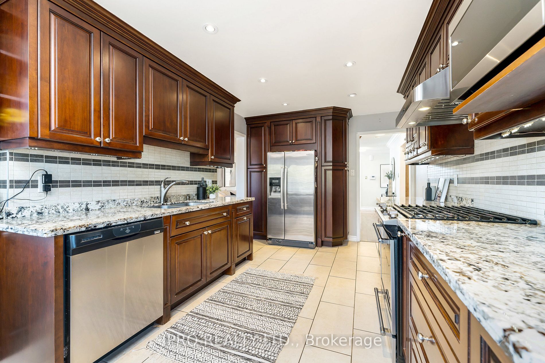 11 Turtlecreek Blvd E