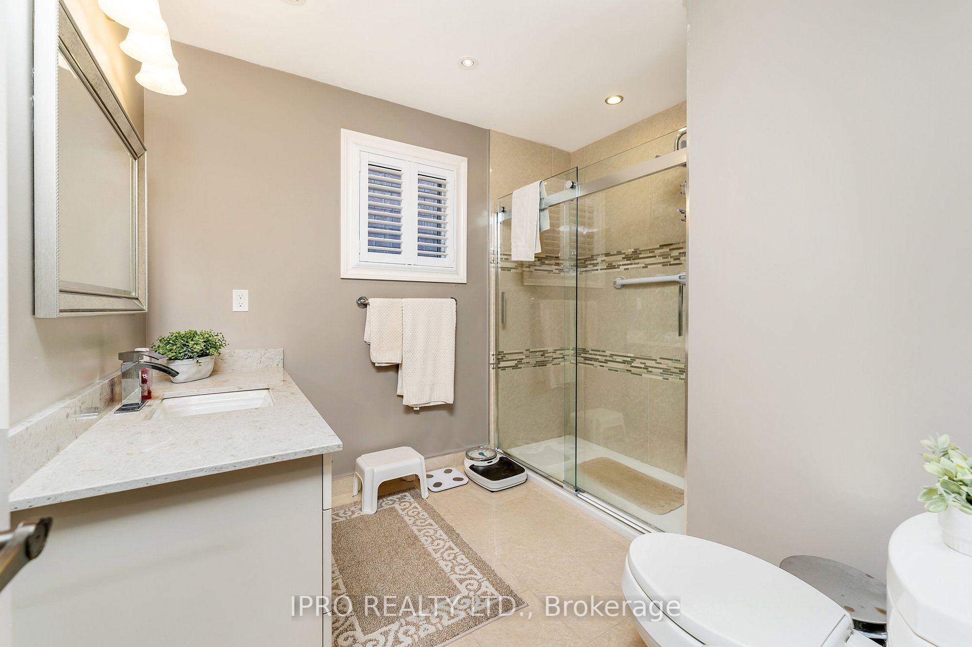 11 Turtlecreek Blvd E