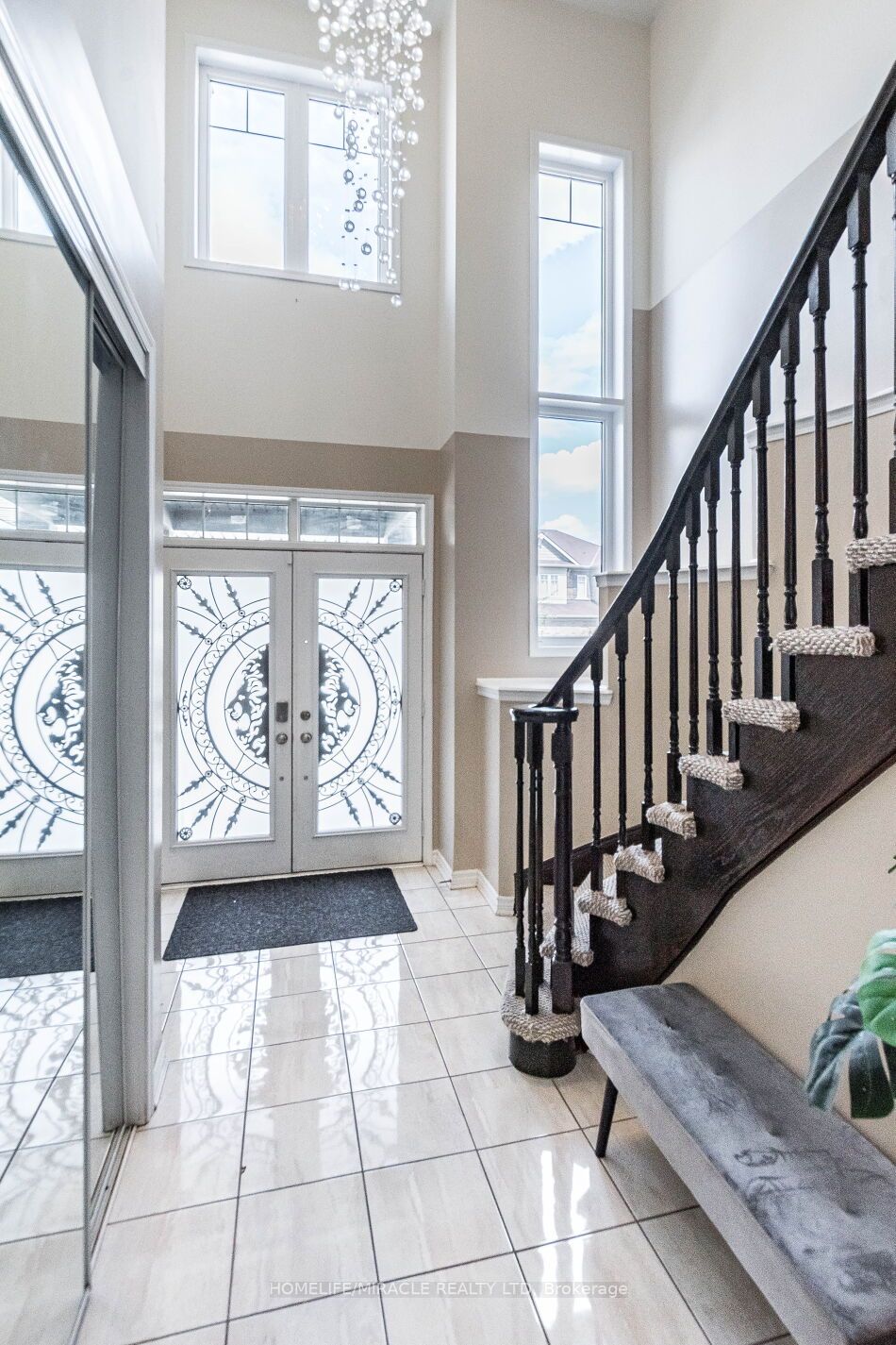 8 Feeder St
