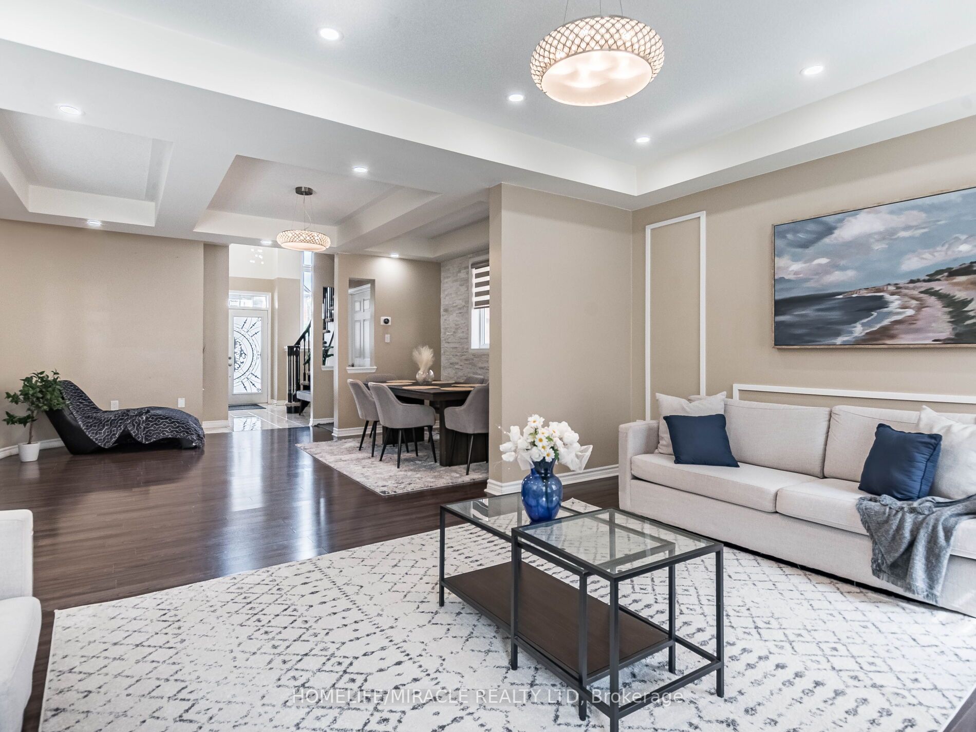 8 Feeder St