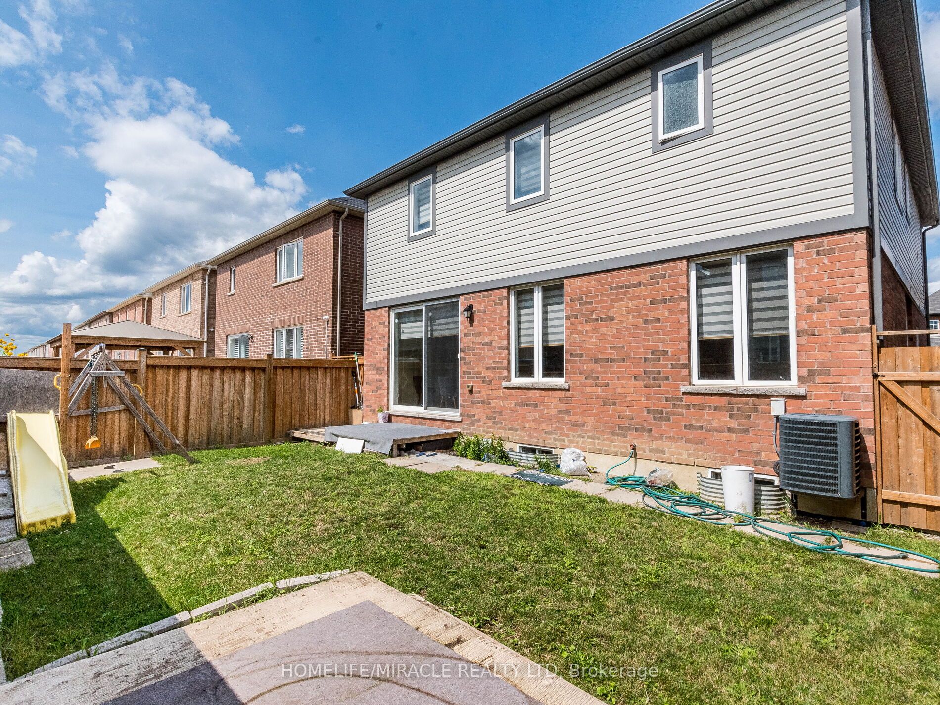 8 Feeder St