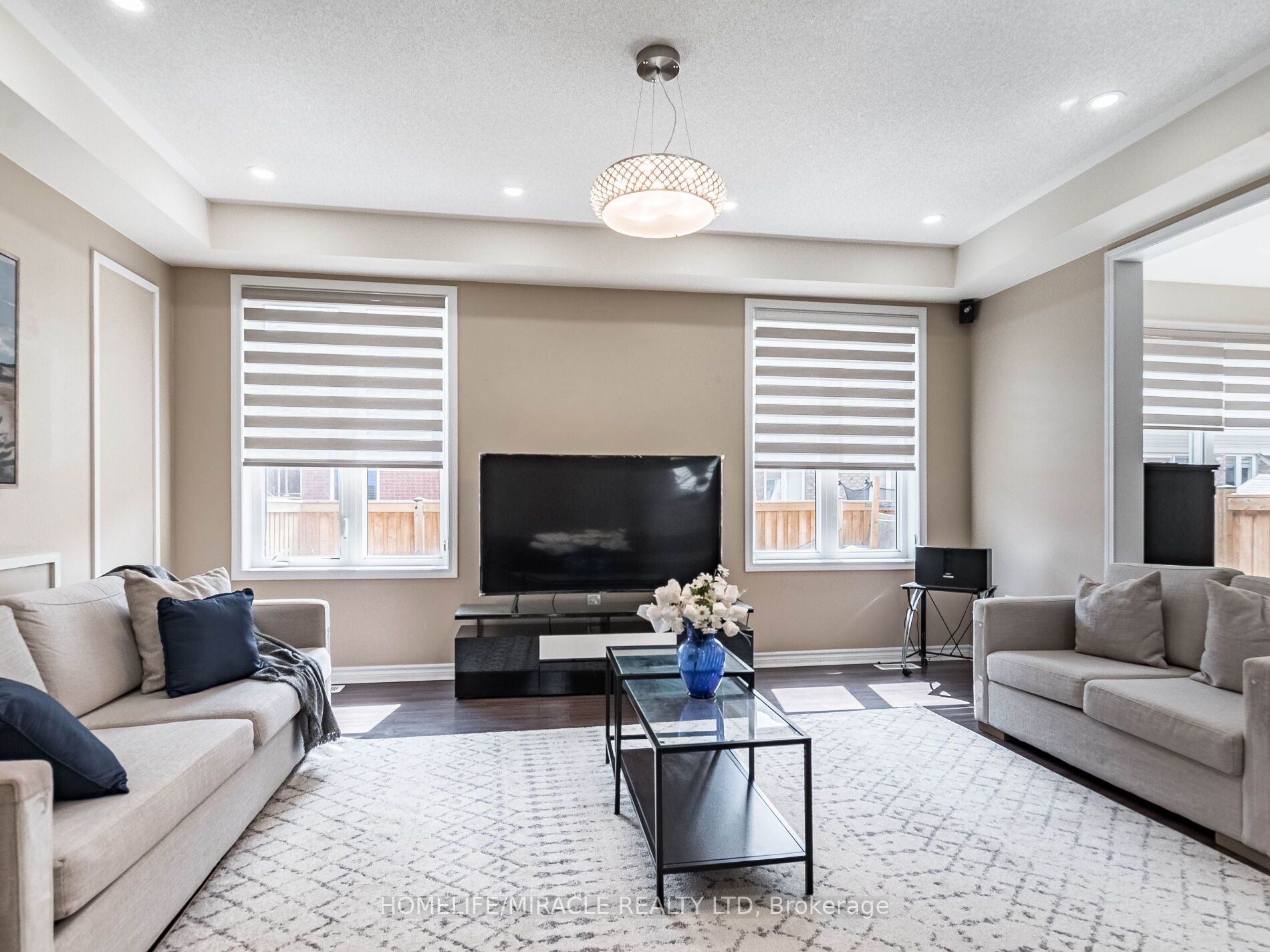 8 Feeder St