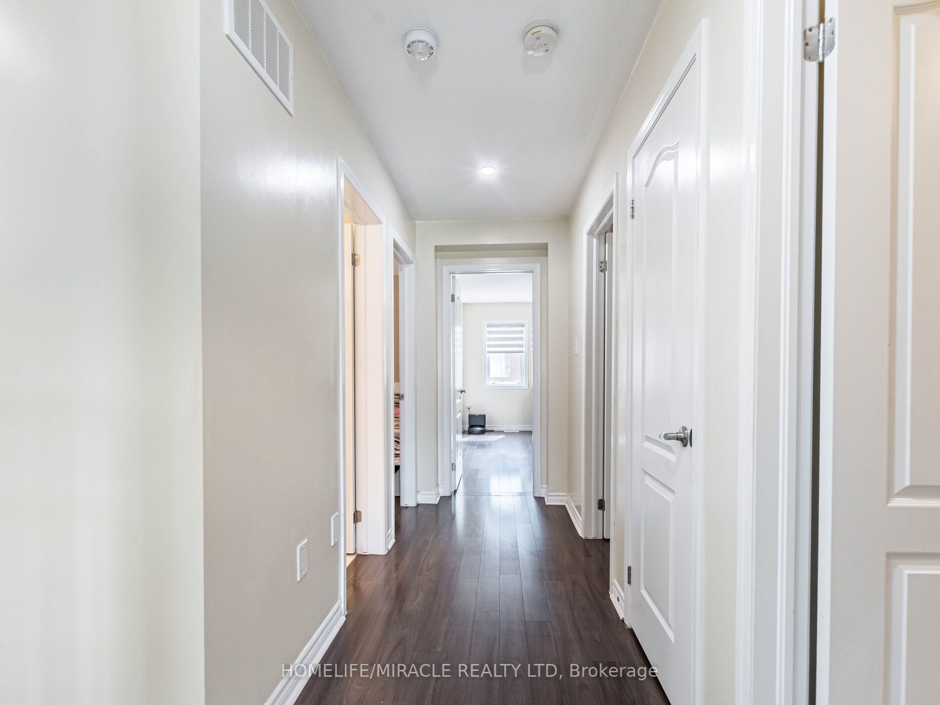 8 Feeder St