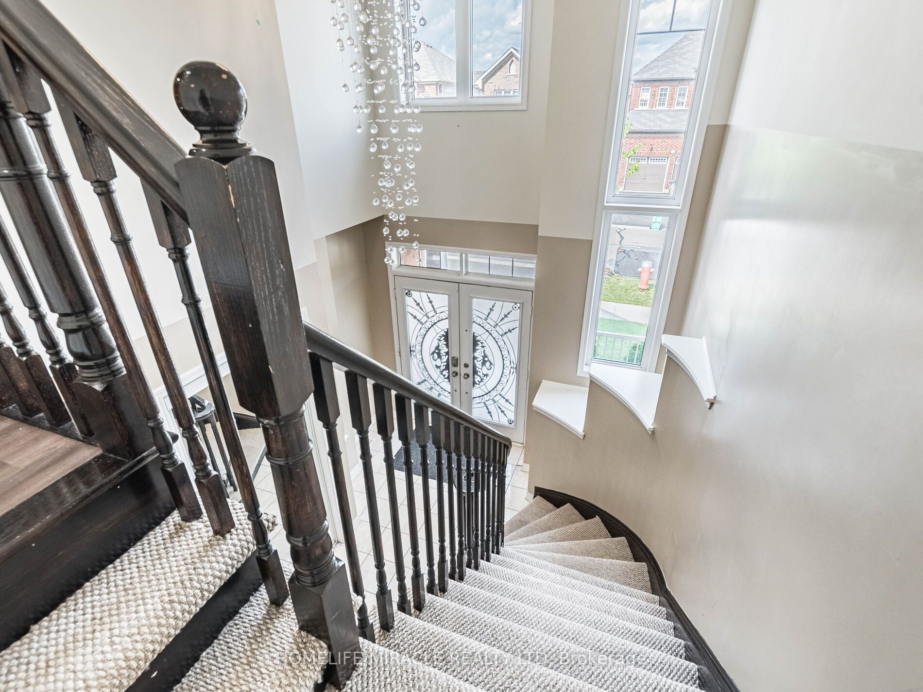 8 Feeder St