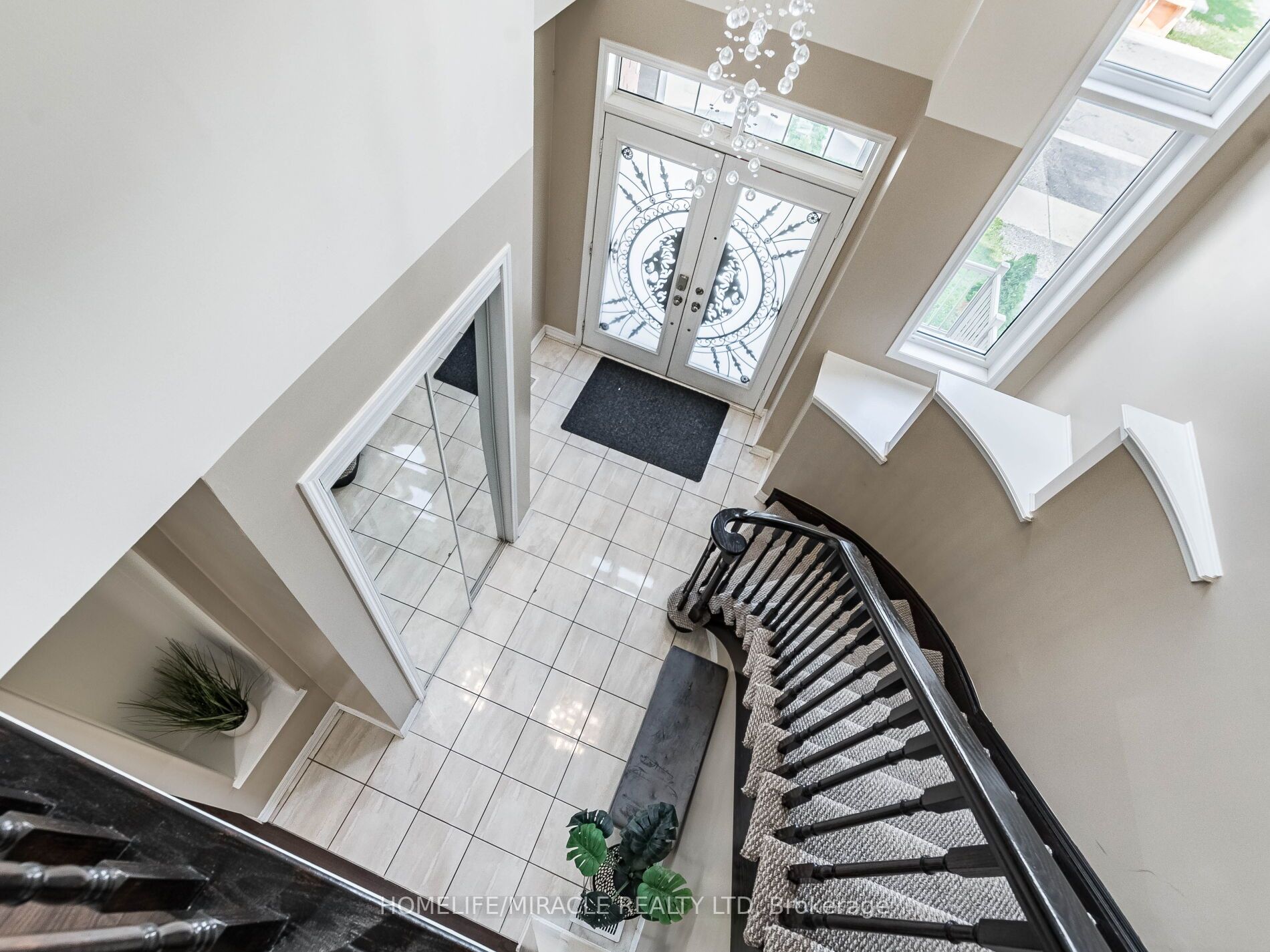 8 Feeder St