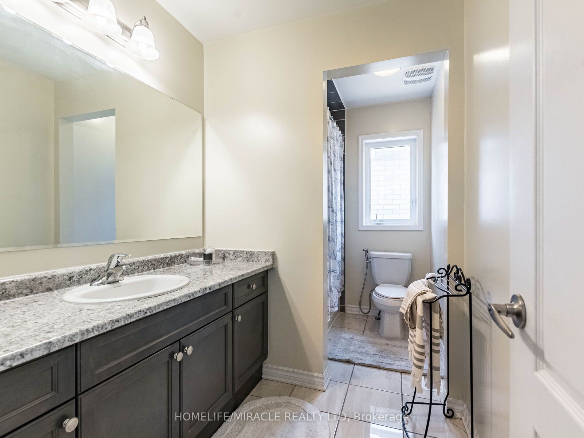 8 Feeder St