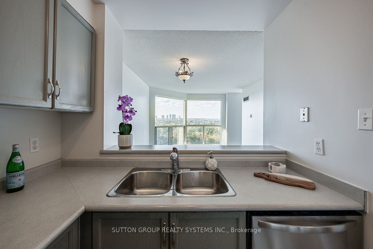 2177 Burnhamthorpe Rd W, #1606