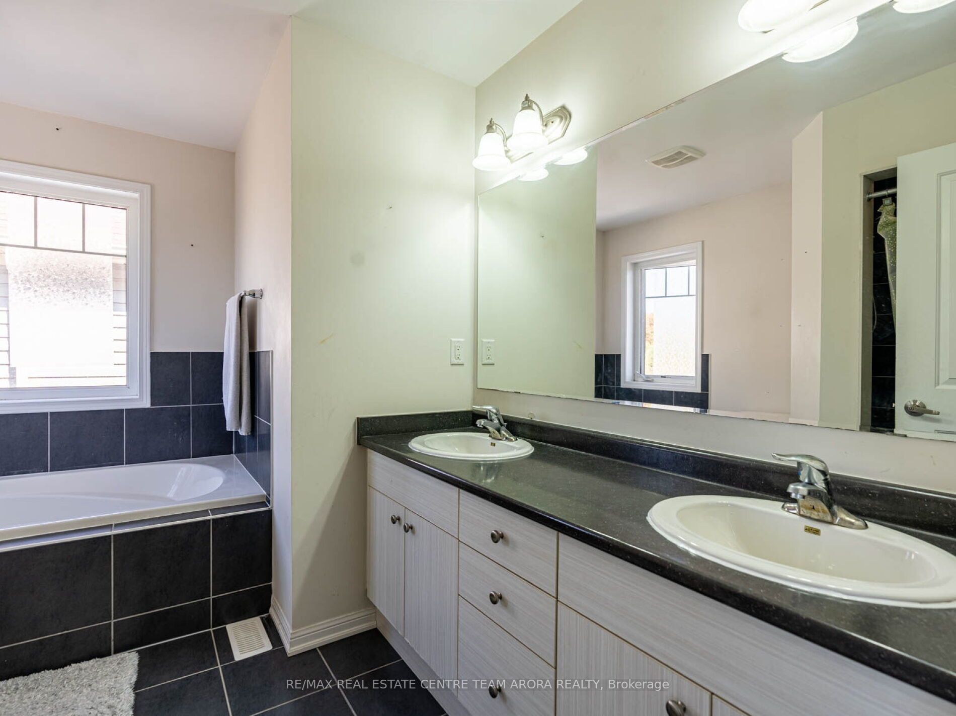 46 Old Cleeve Cres