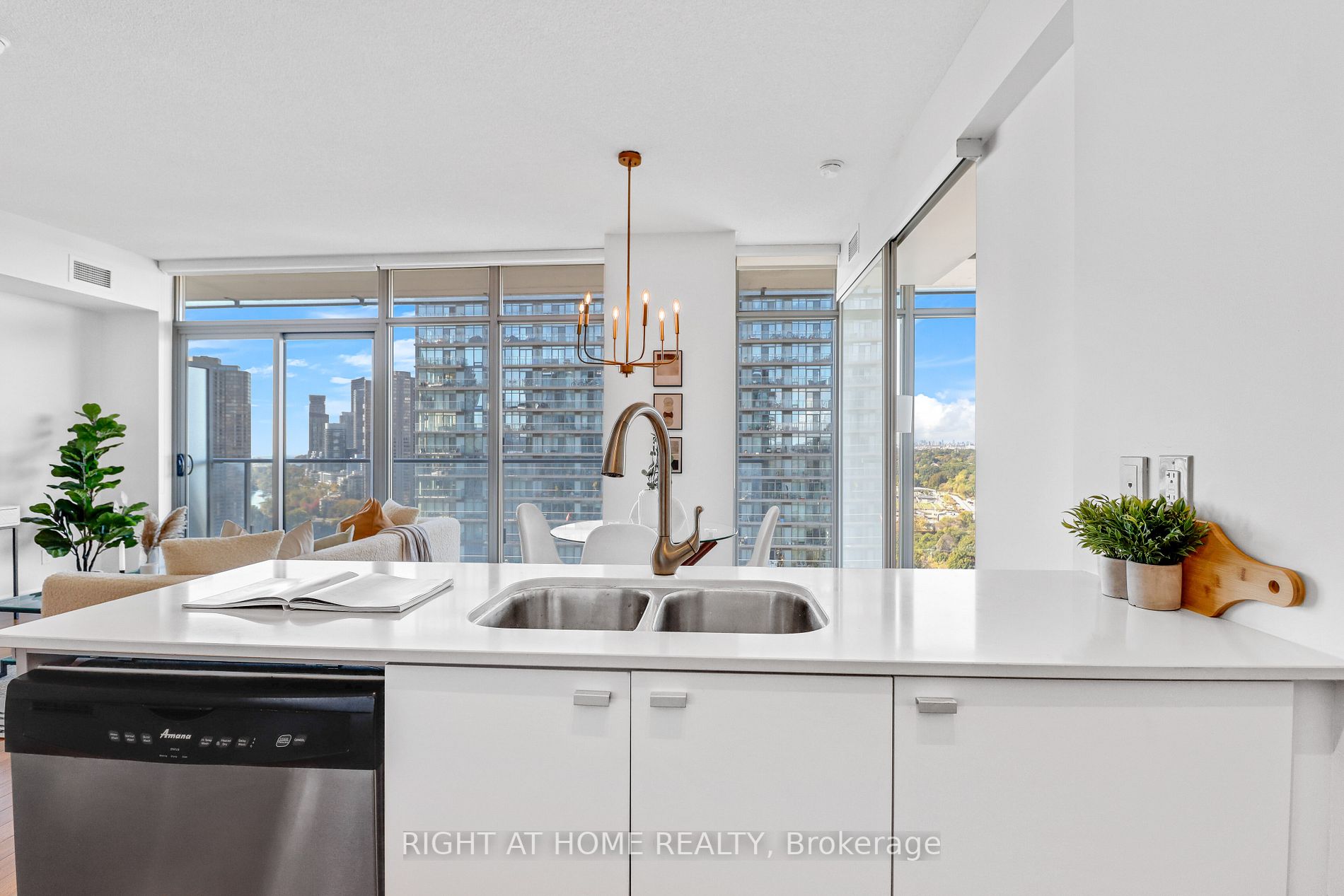 103 The Queensway, #2410