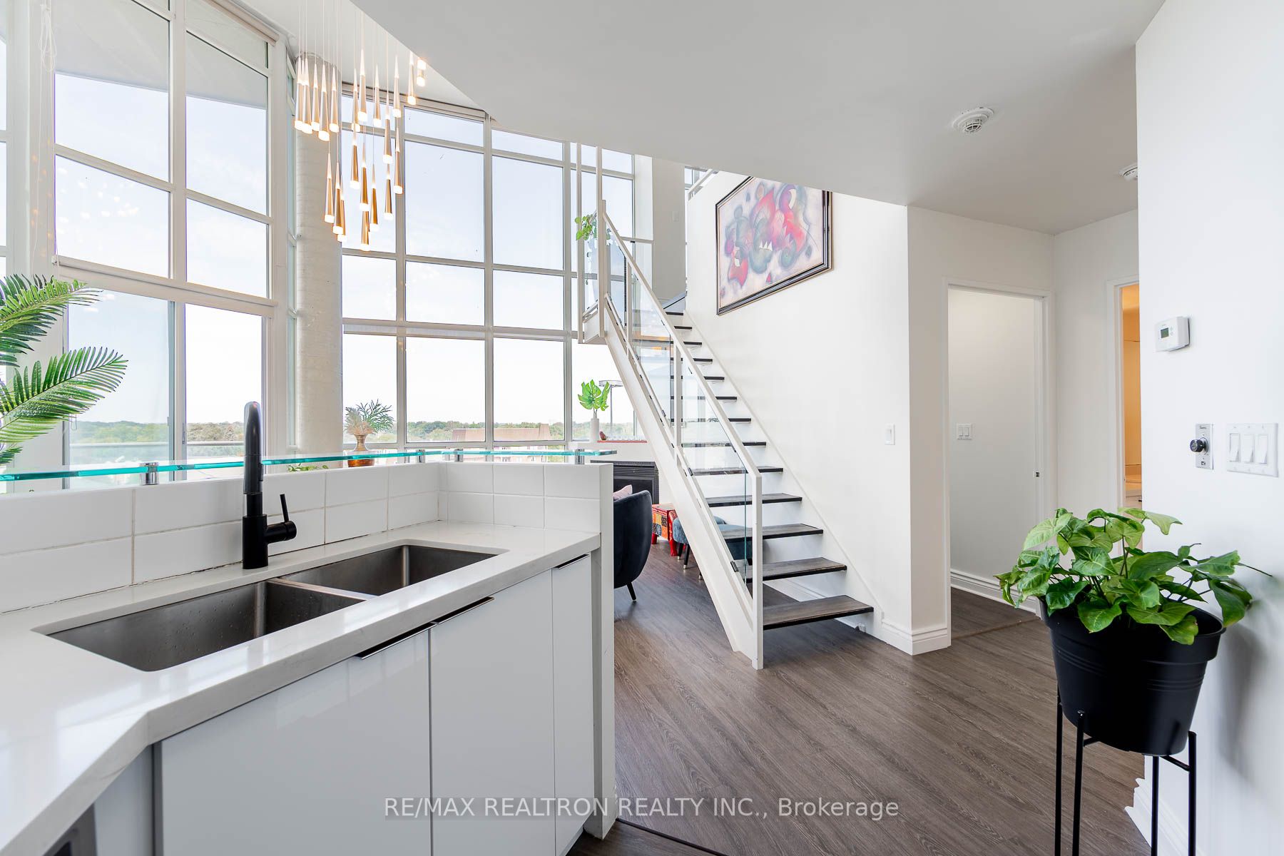 250 Manitoba St, #616
