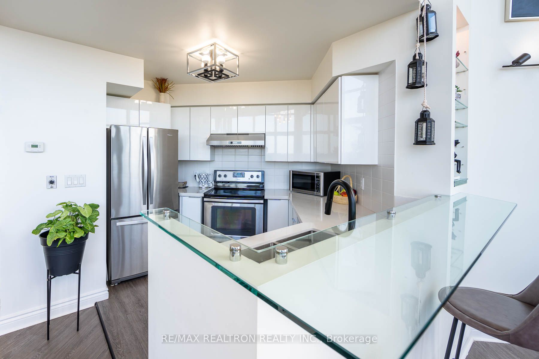 250 Manitoba St, #616