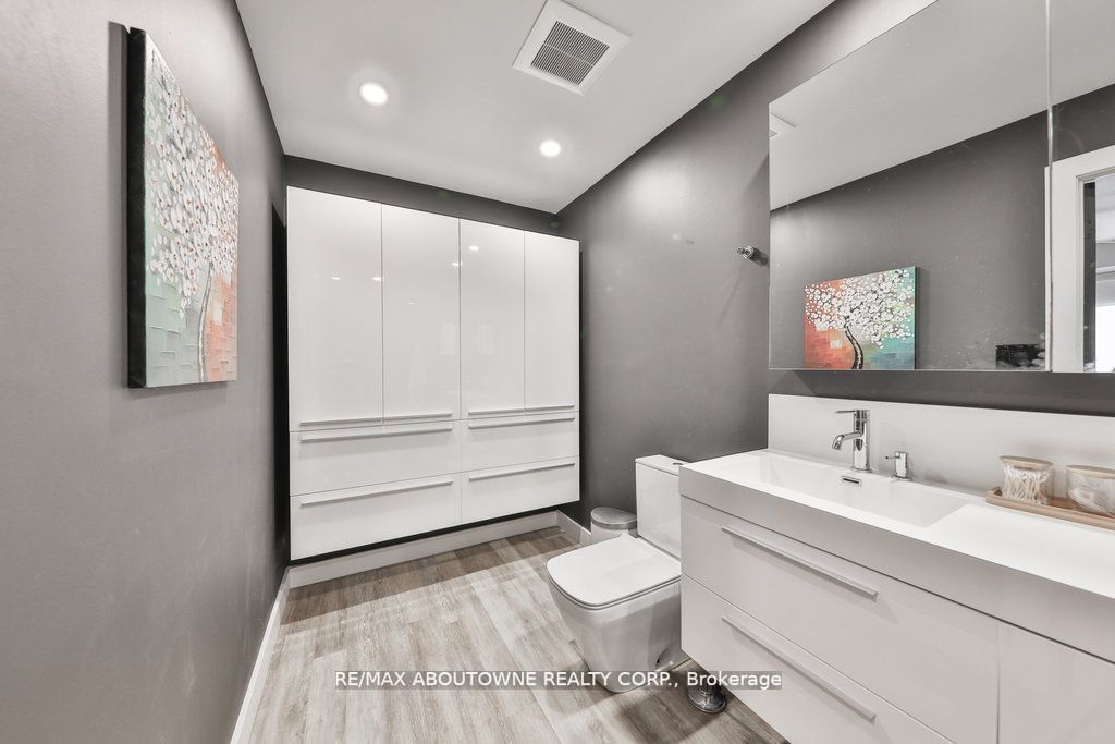 70 Port St E, #301