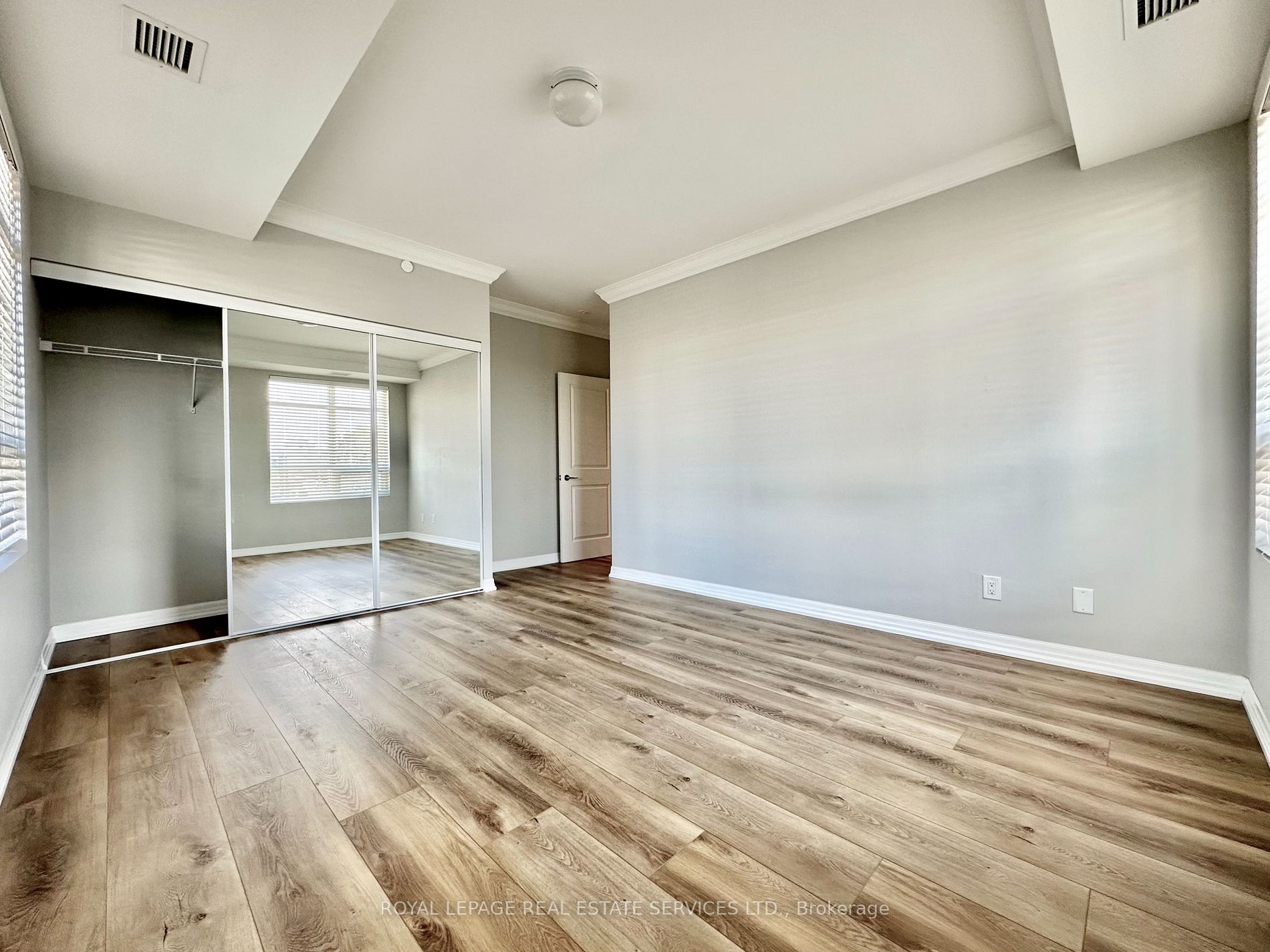 3563 Lake Shore Blvd W, #211