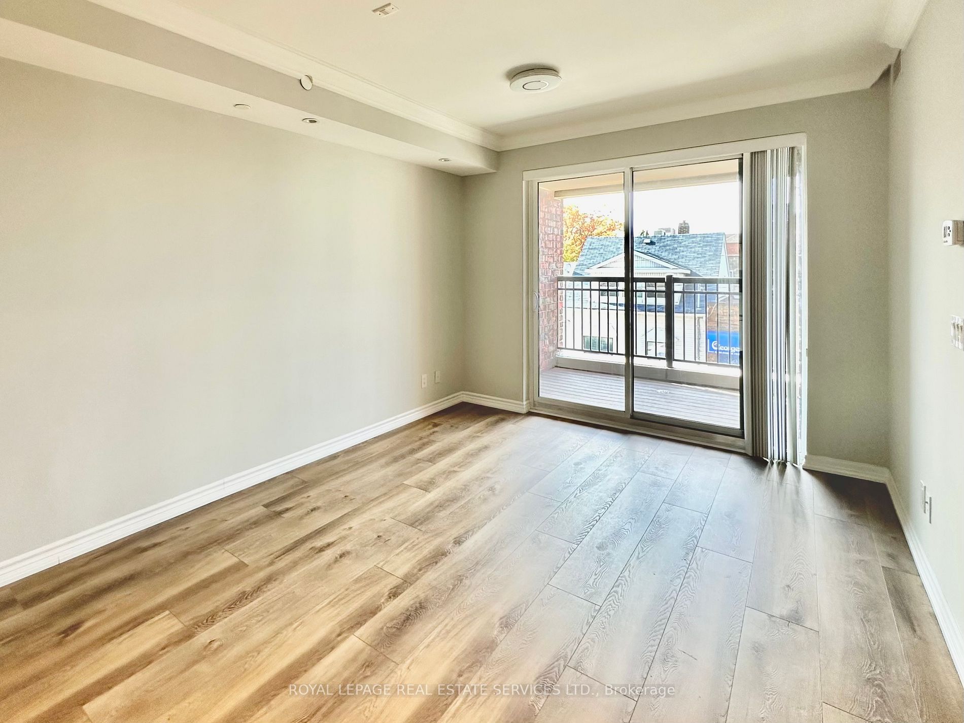 3563 Lake Shore Blvd W, #211