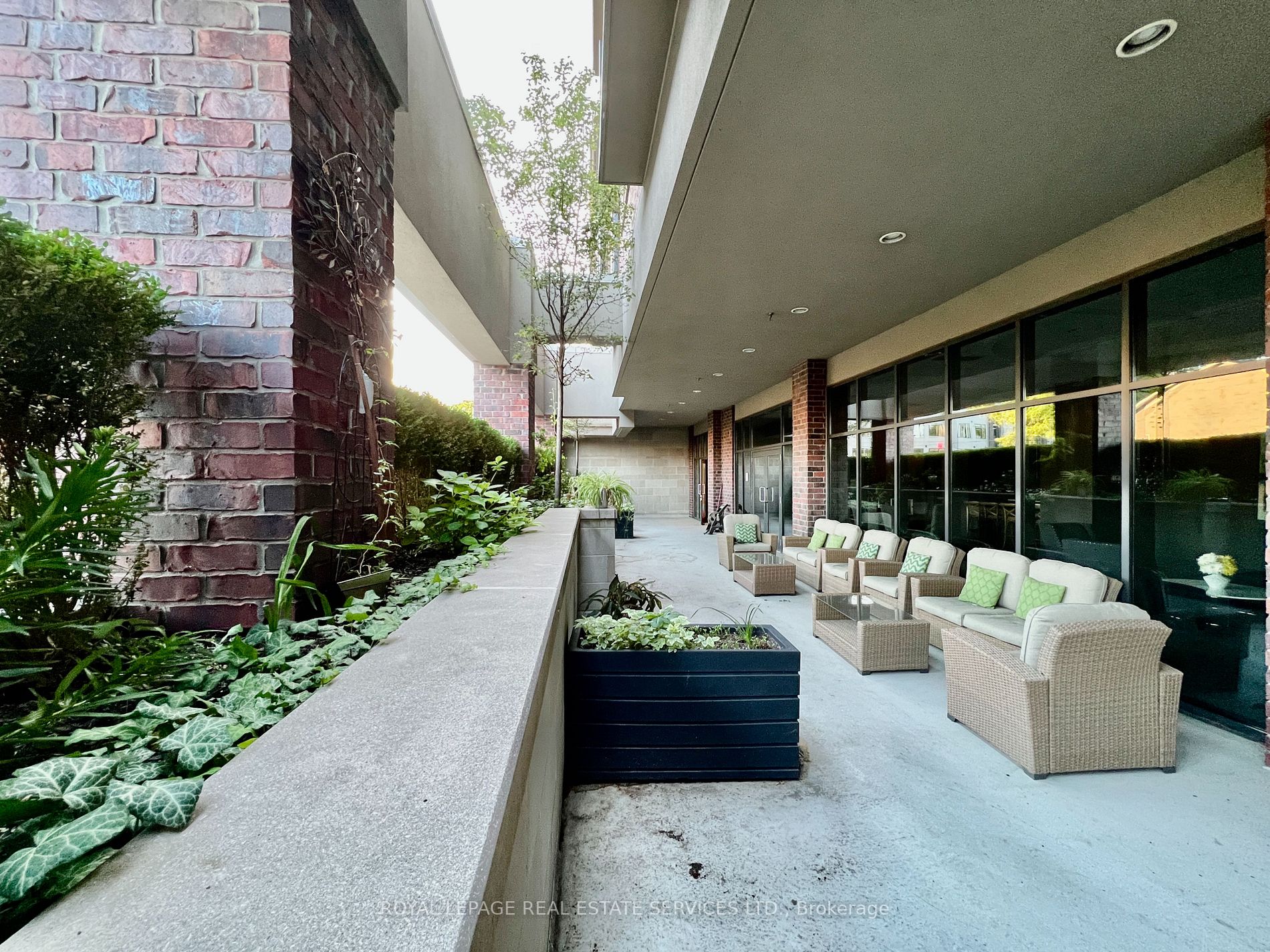 3563 Lake Shore Blvd W, #211