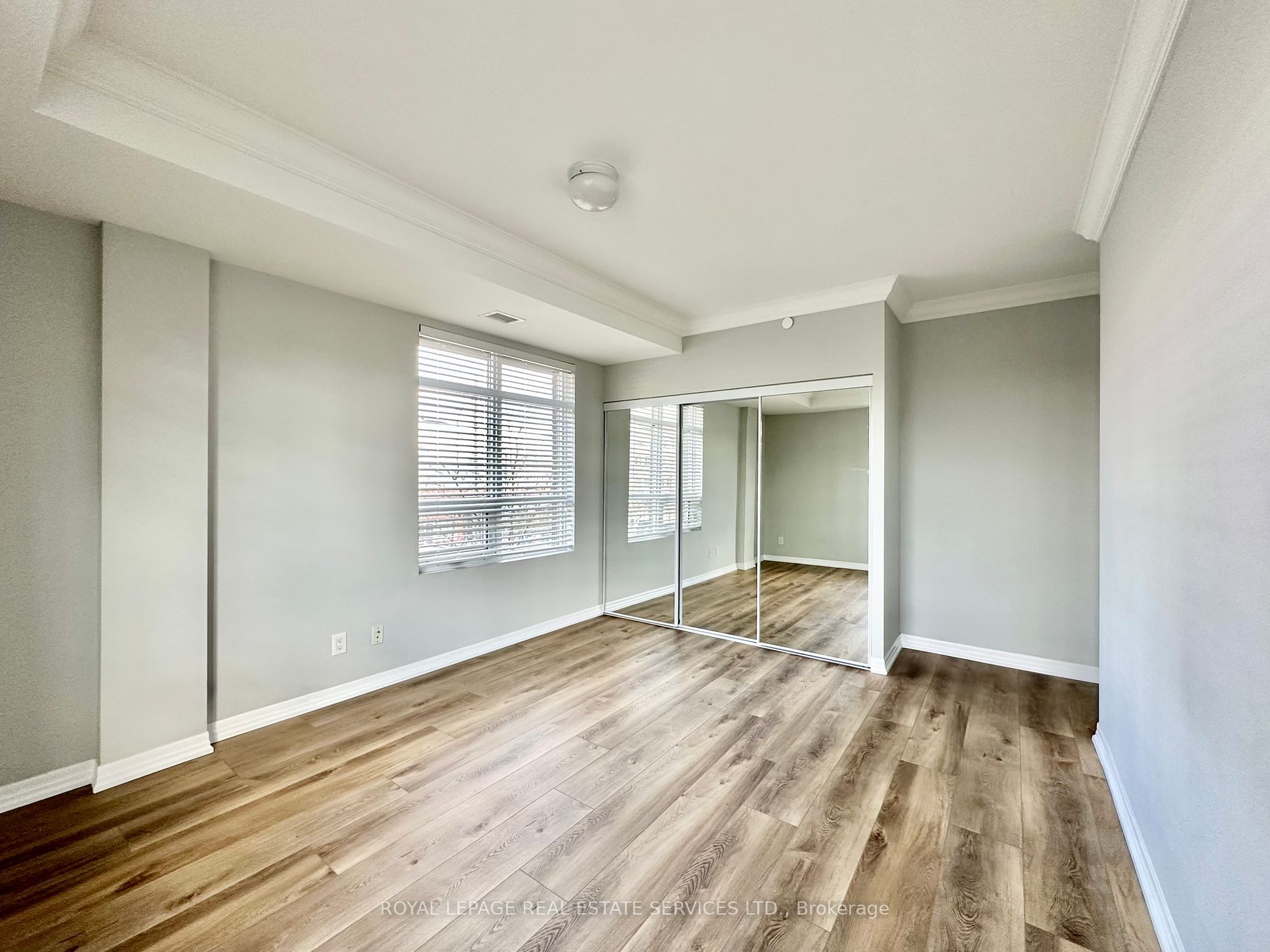 3563 Lake Shore Blvd W, #211