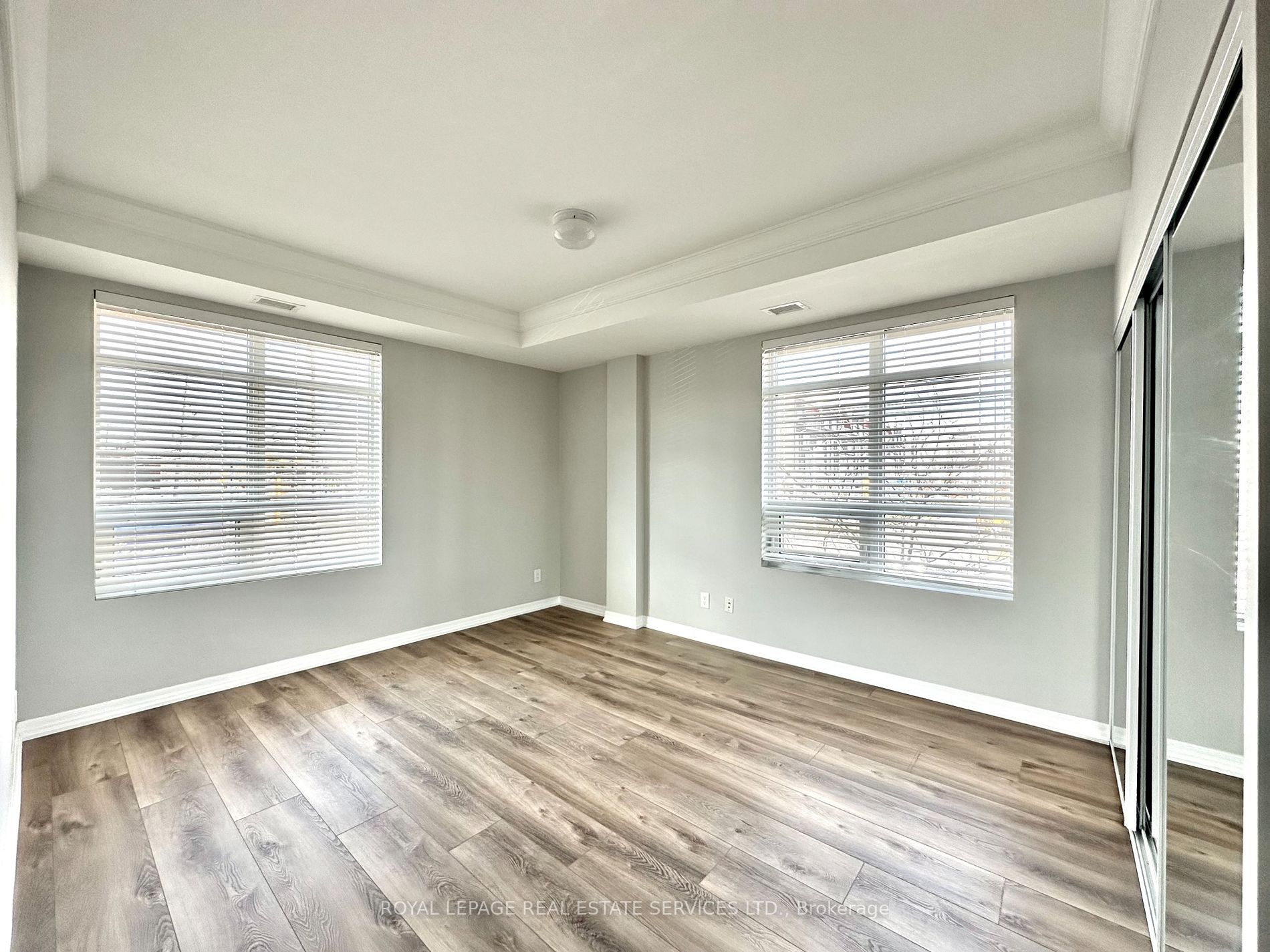 3563 Lake Shore Blvd W, #211