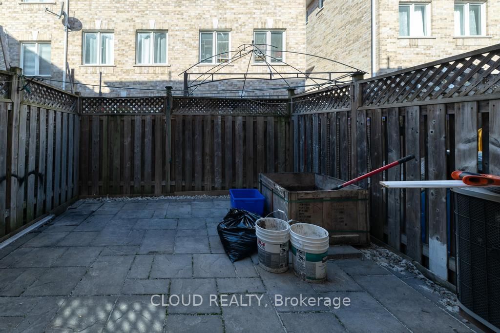24 Shining Star Cres, #24
