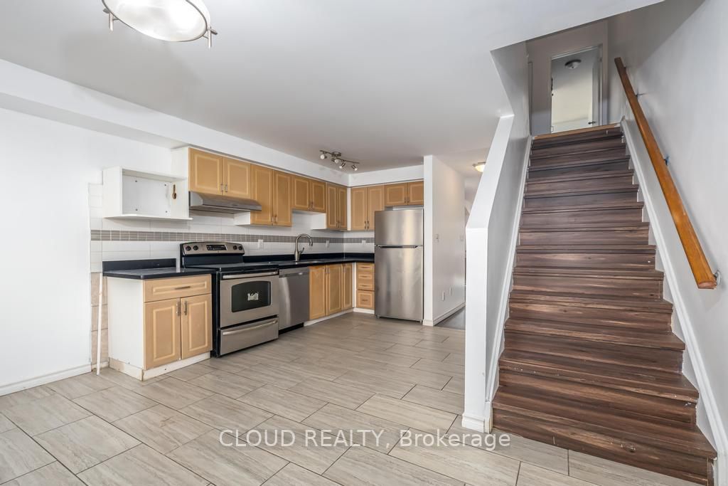 24 Shining Star Cres, #24