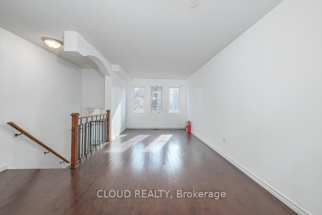 24 Shining Star Cres, #24