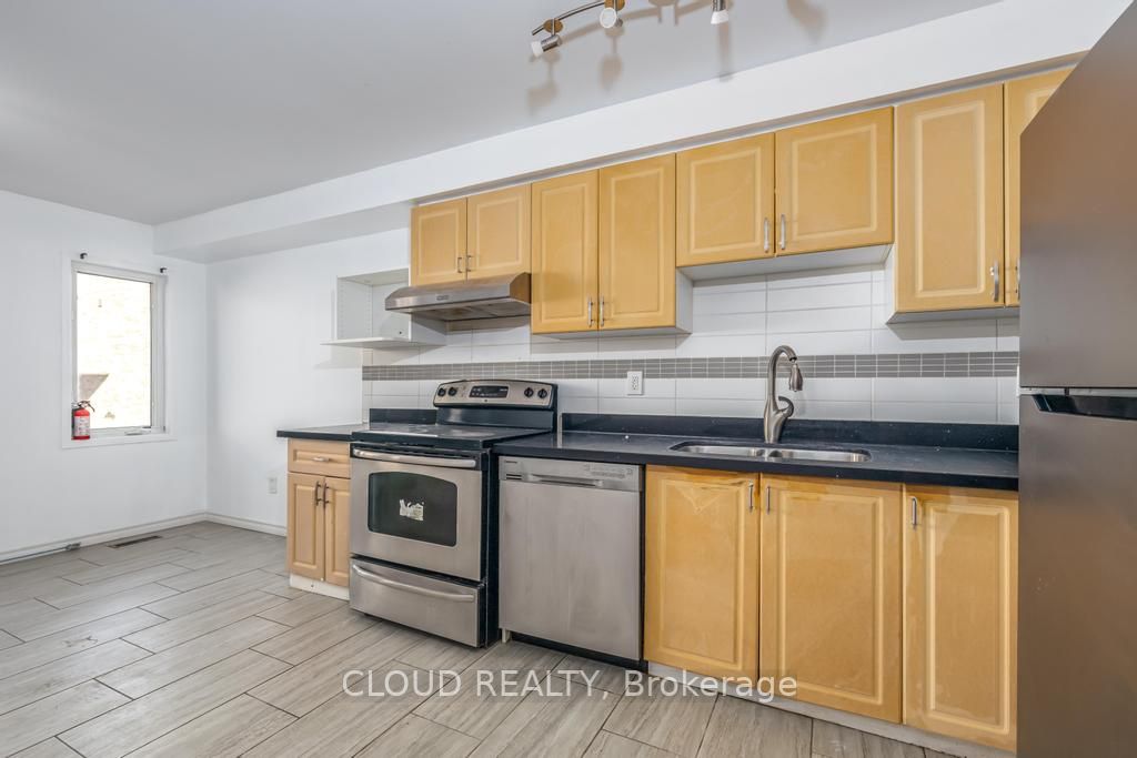 24 Shining Star Cres, #24