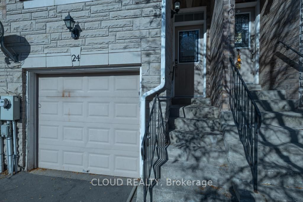 24 Shining Star Cres, #24