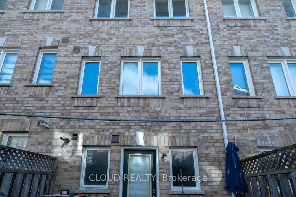 24 Shining Star Cres, #24
