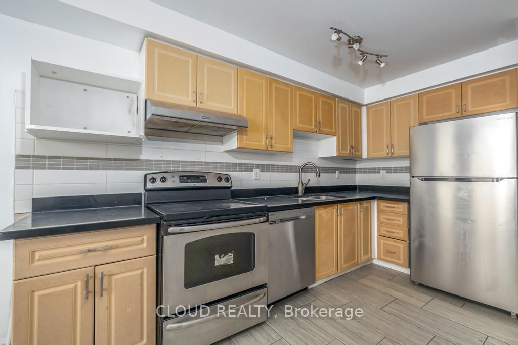 24 Shining Star Cres, #24