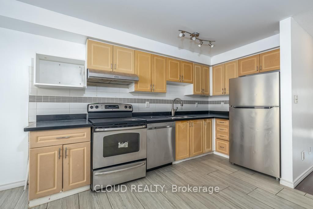 24 Shining Star Cres, #24