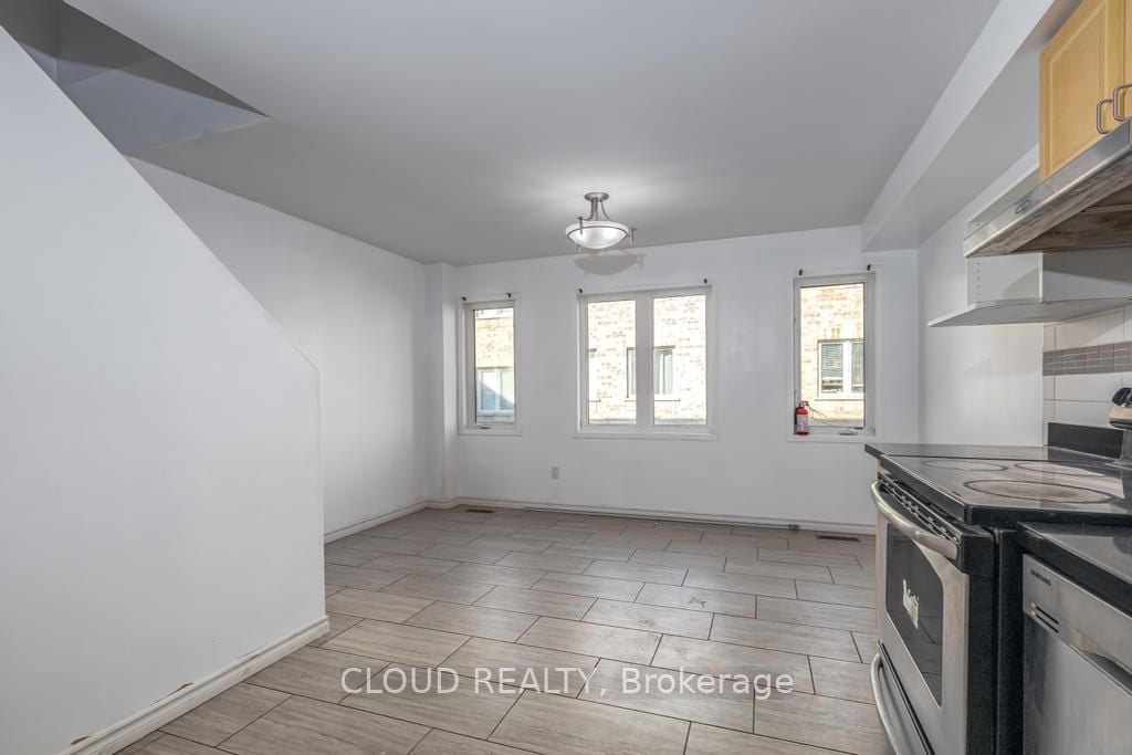 24 Shining Star Cres, #24