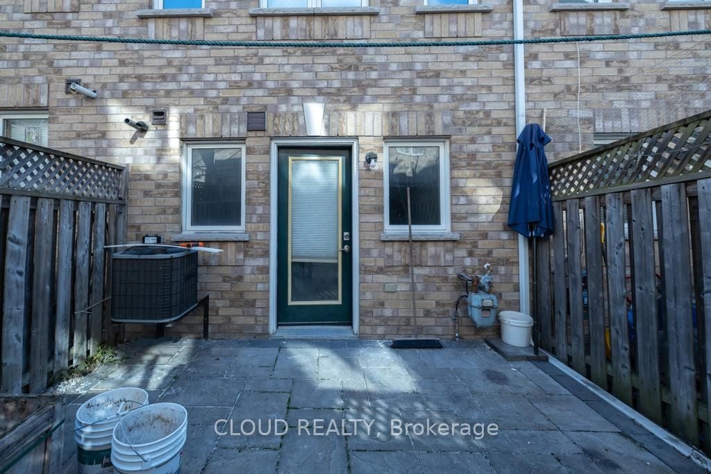 24 Shining Star Cres, #24
