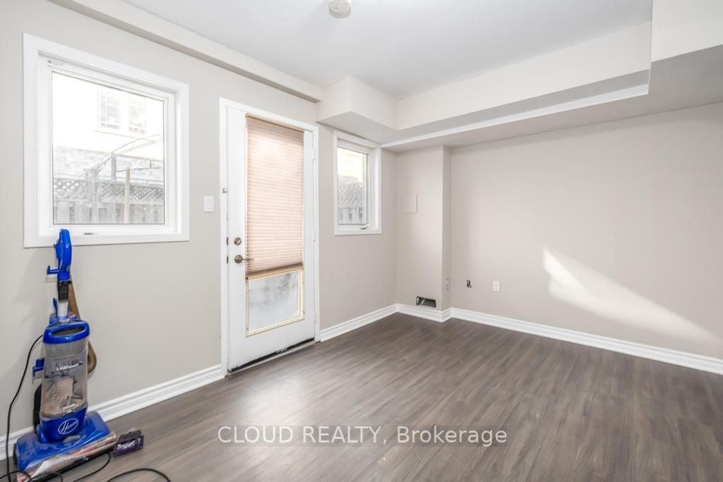 24 Shining Star Cres, #24