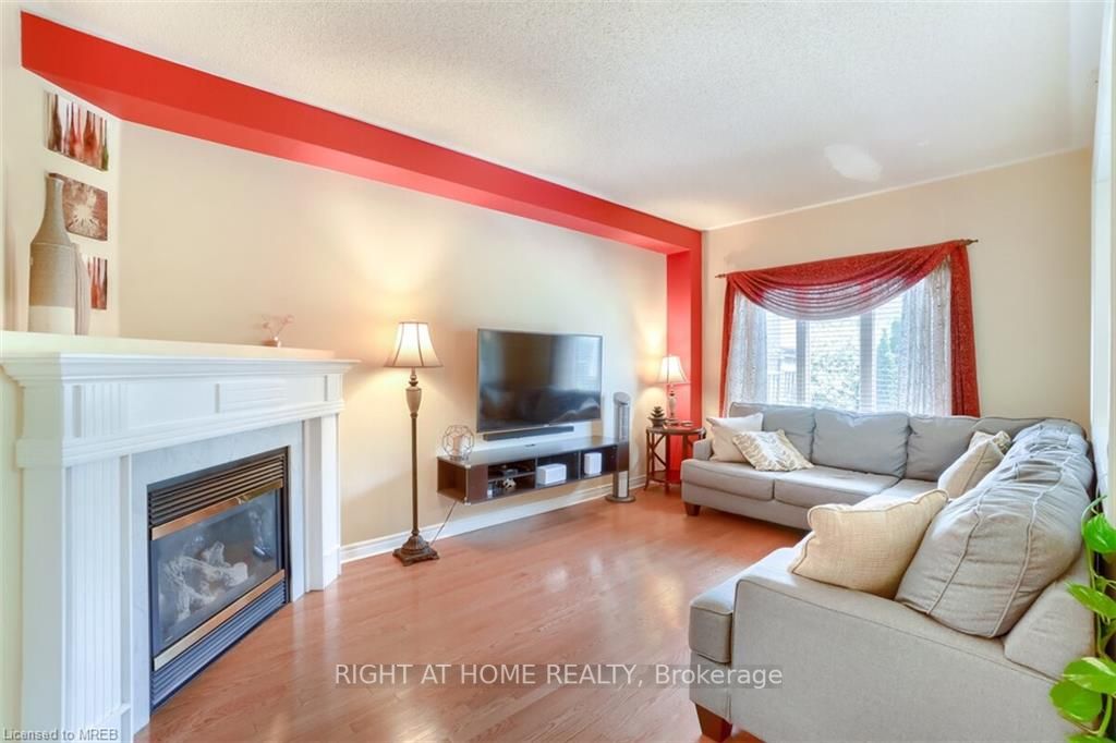 3020 Hawktail Crescent
