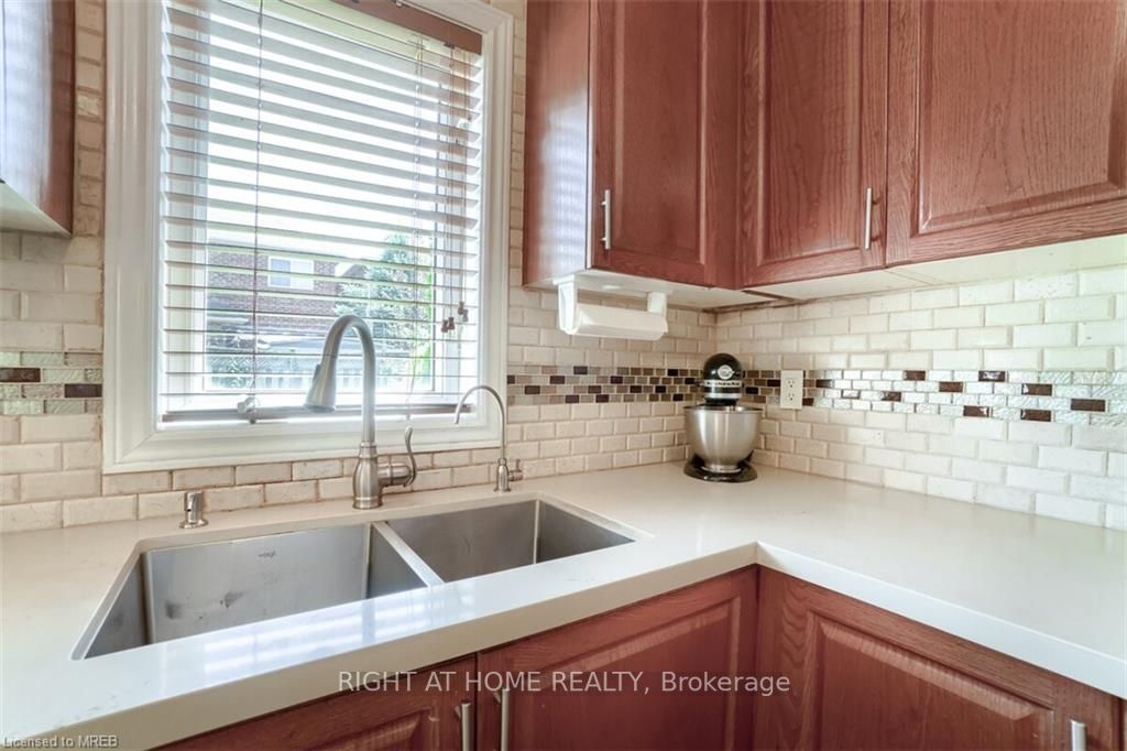3020 Hawktail Crescent