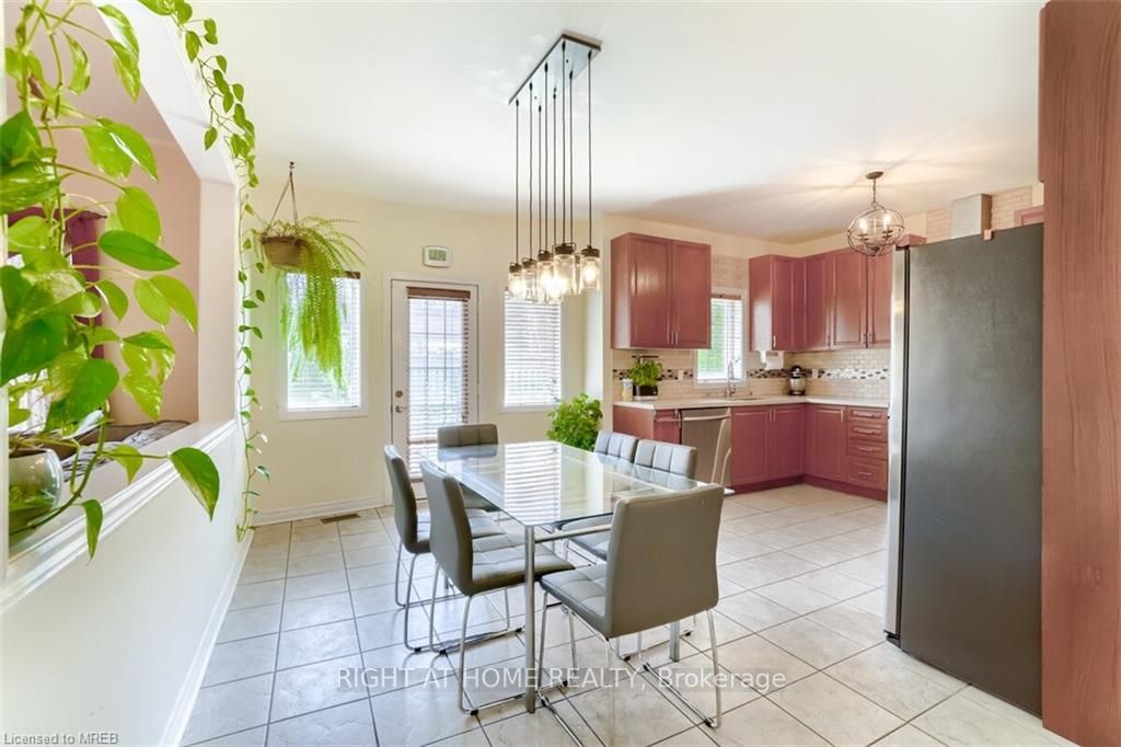 3020 Hawktail Crescent