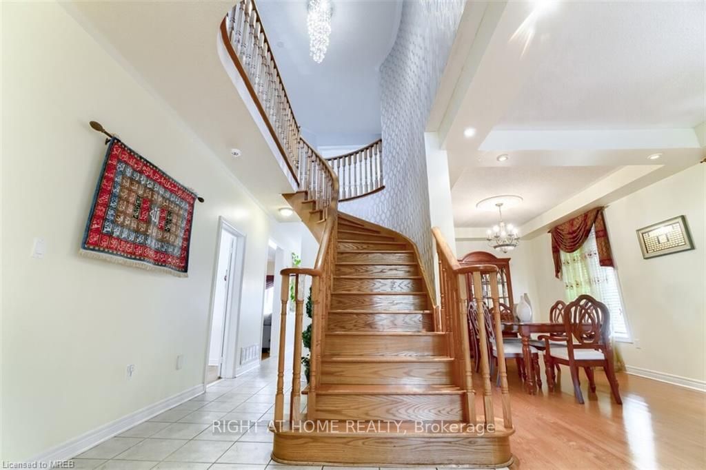 3020 Hawktail Crescent