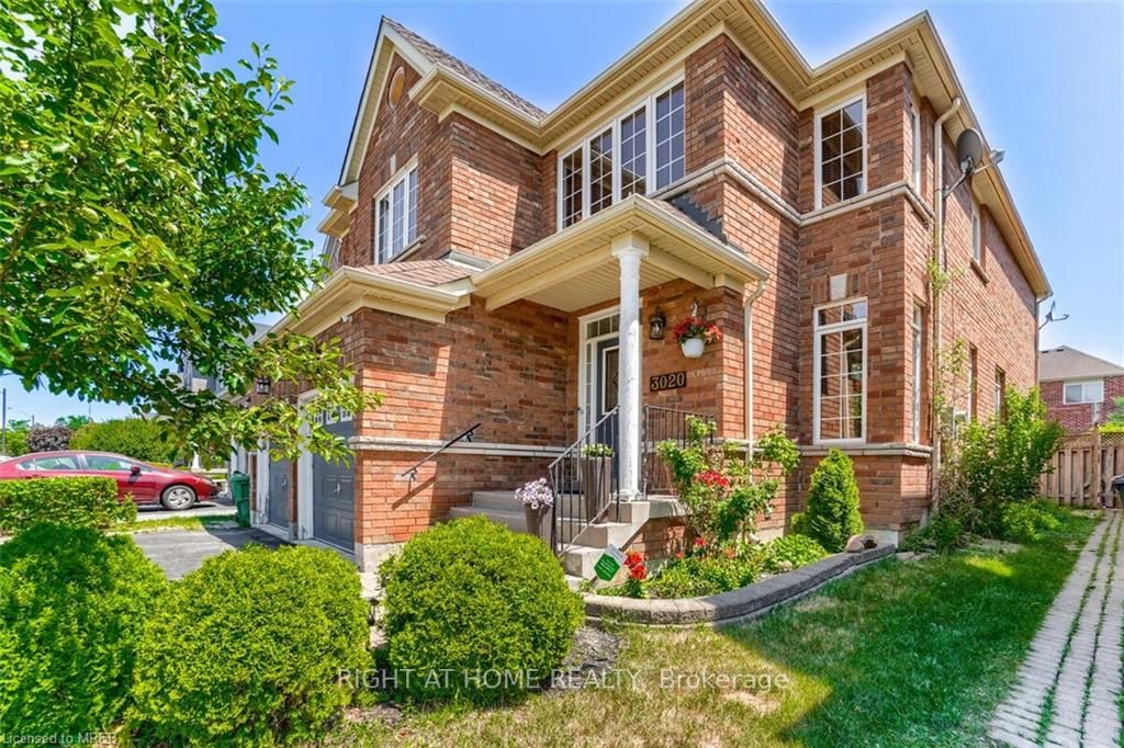 3020 Hawktail Crescent