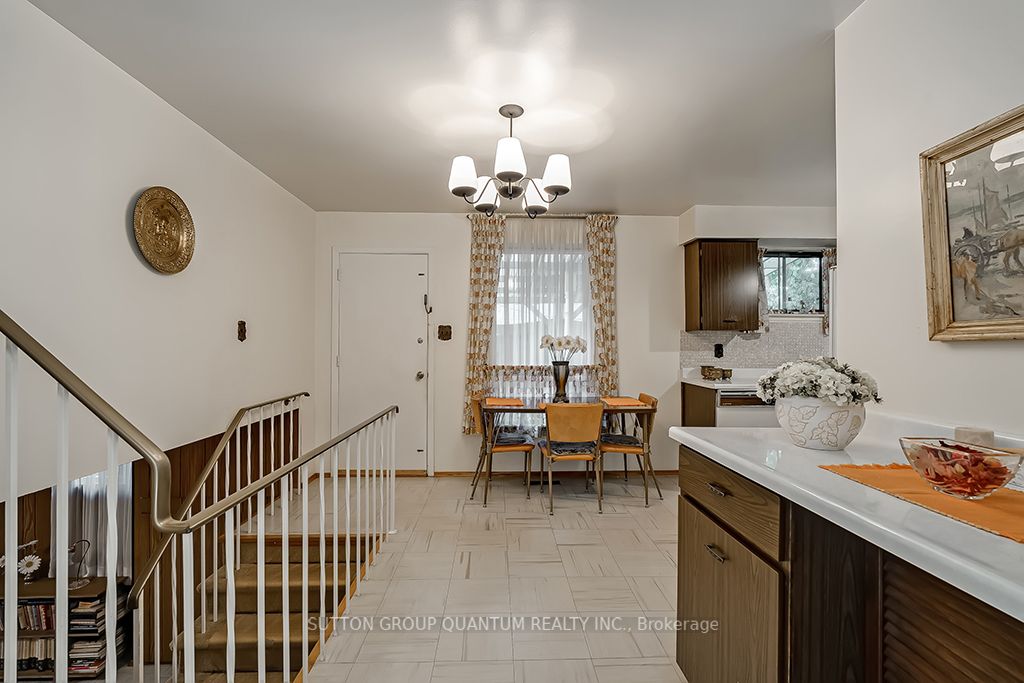 6 Willis Dr